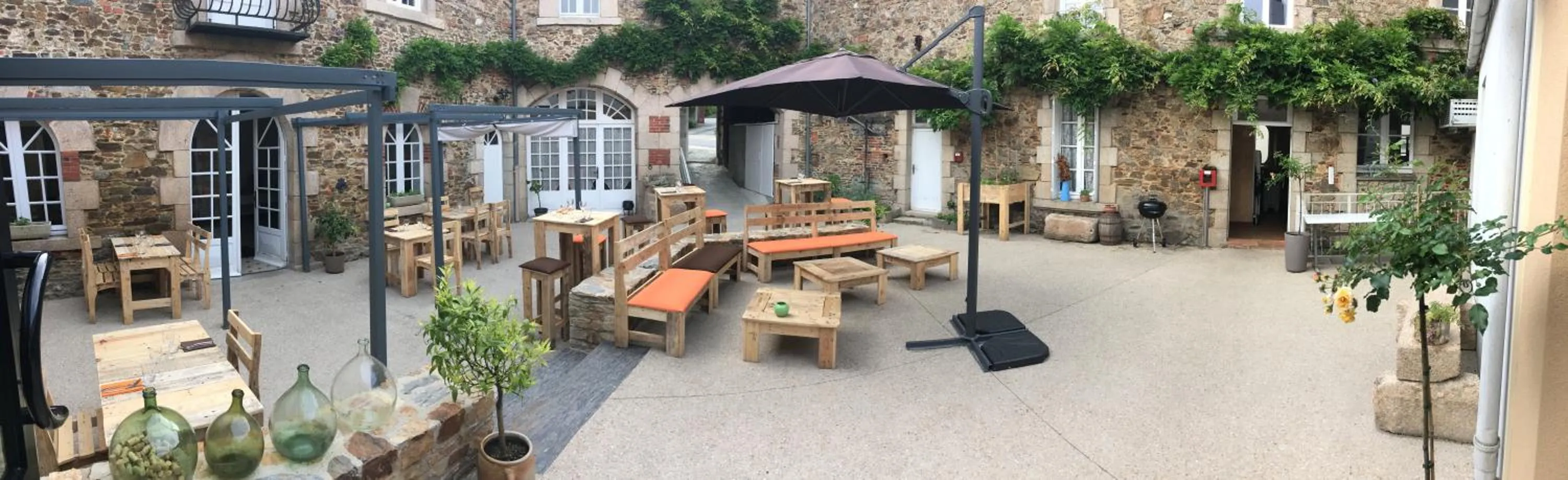 Property building in Hotel - Restaurant Les 3 Piliers