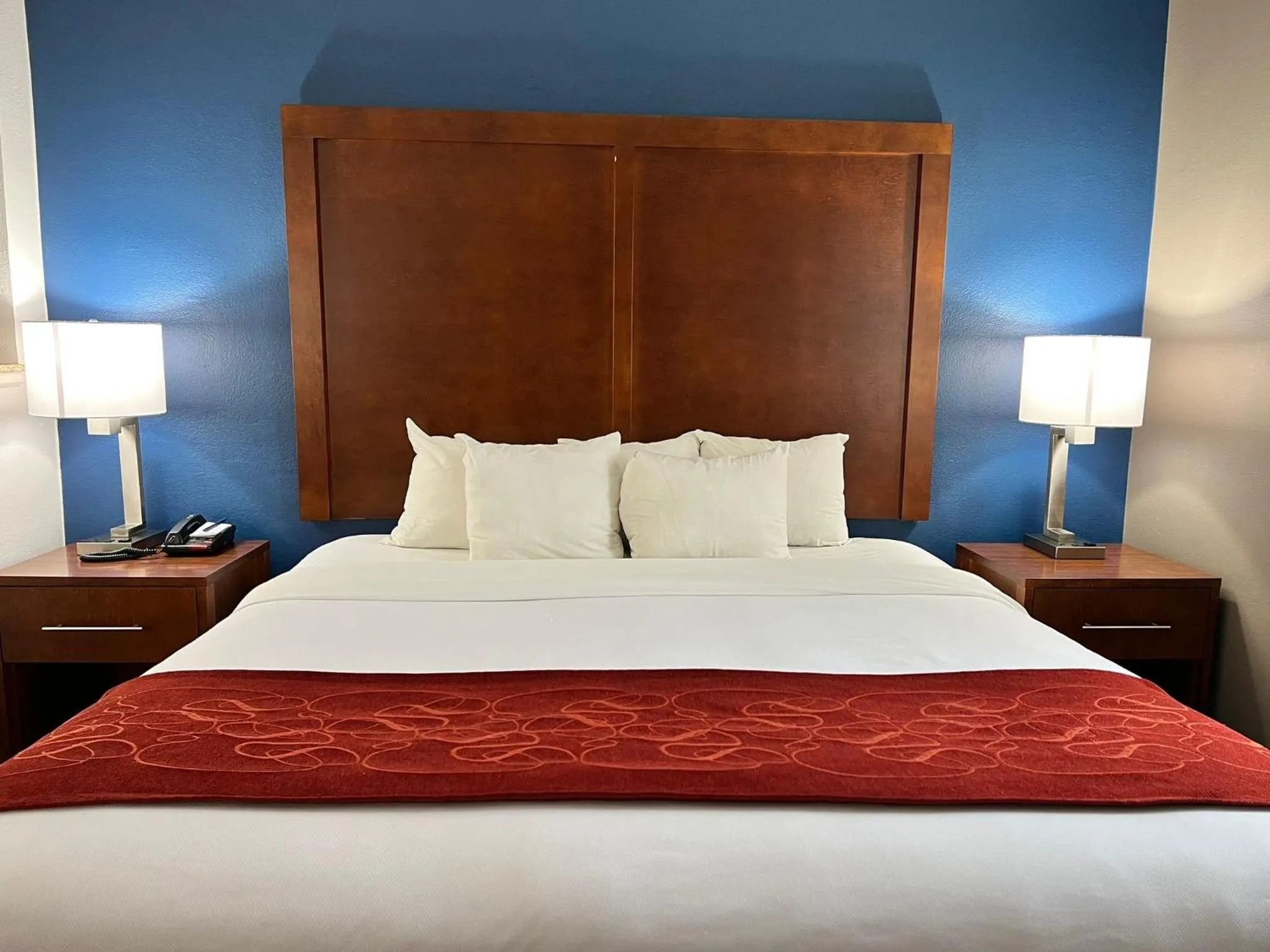 Bedroom, Bed in Comfort Suites Louisville East