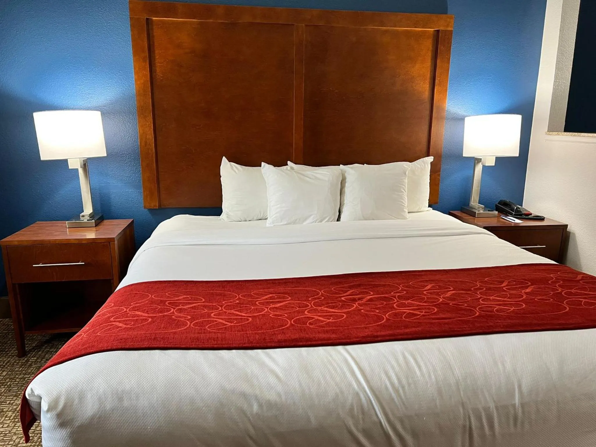 Bedroom, Bed in Comfort Suites Louisville East