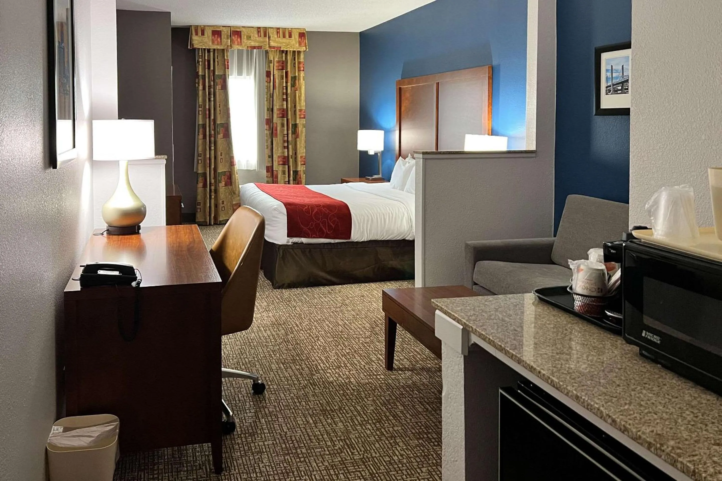 Bedroom, Bed in Comfort Suites Louisville East
