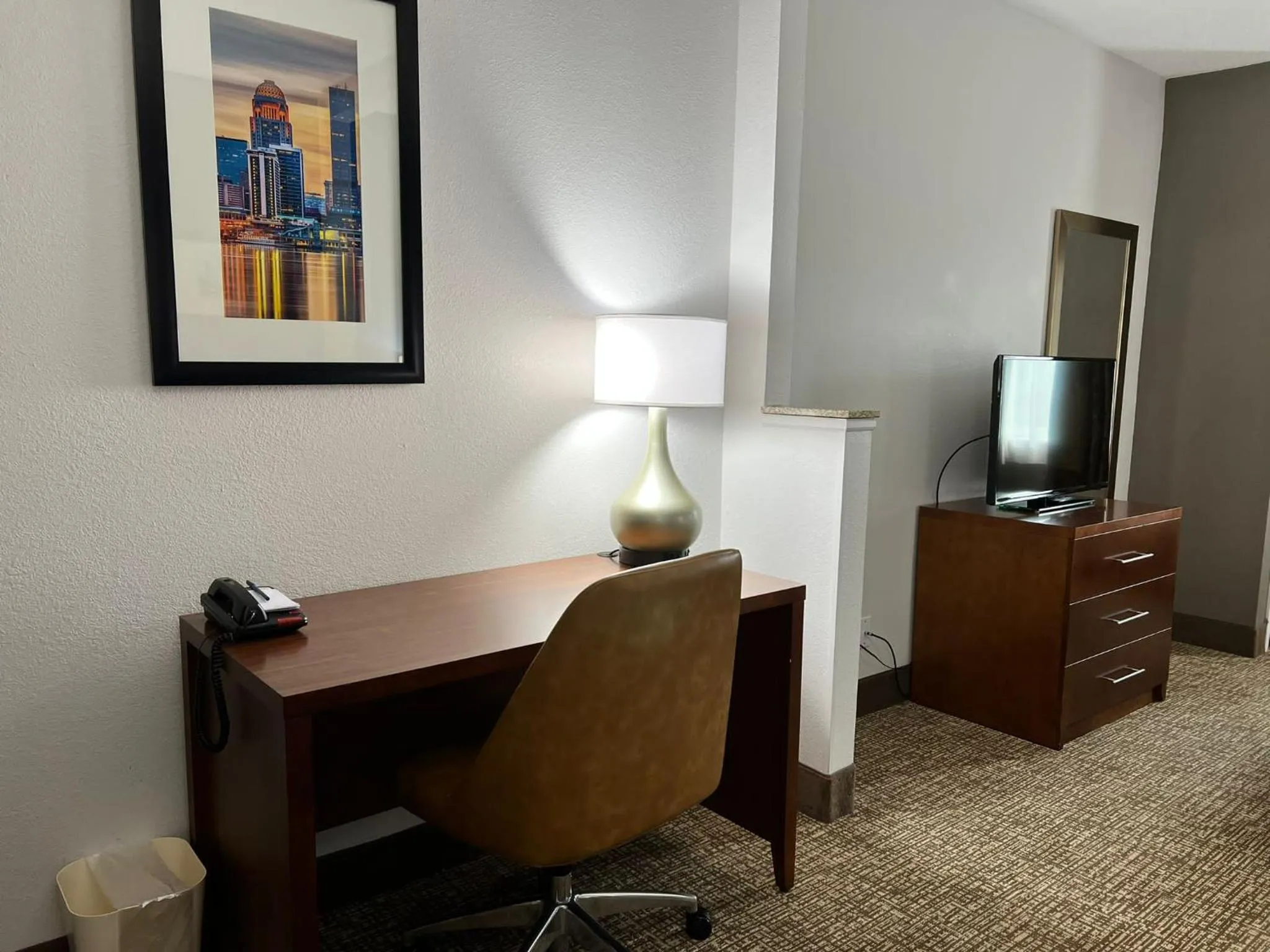 TV and multimedia in Comfort Suites Louisville East