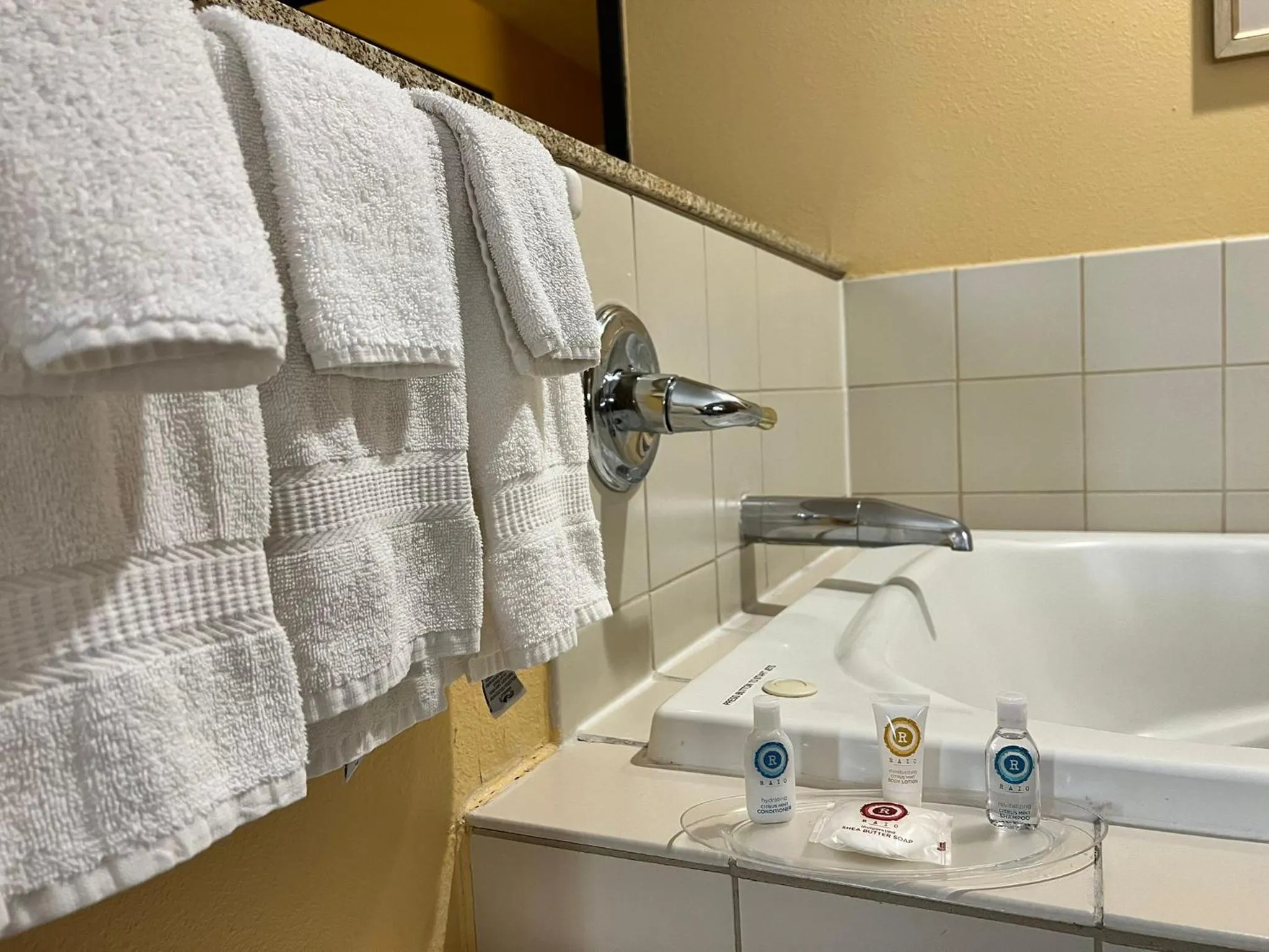 Bathroom in Comfort Suites Louisville East