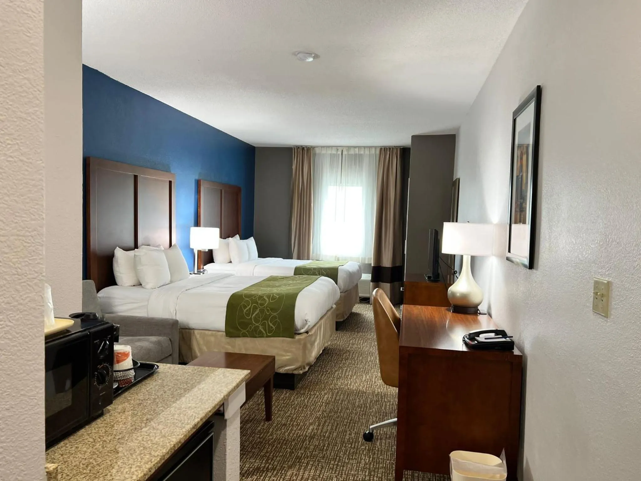 Bedroom, Bed in Comfort Suites Louisville East