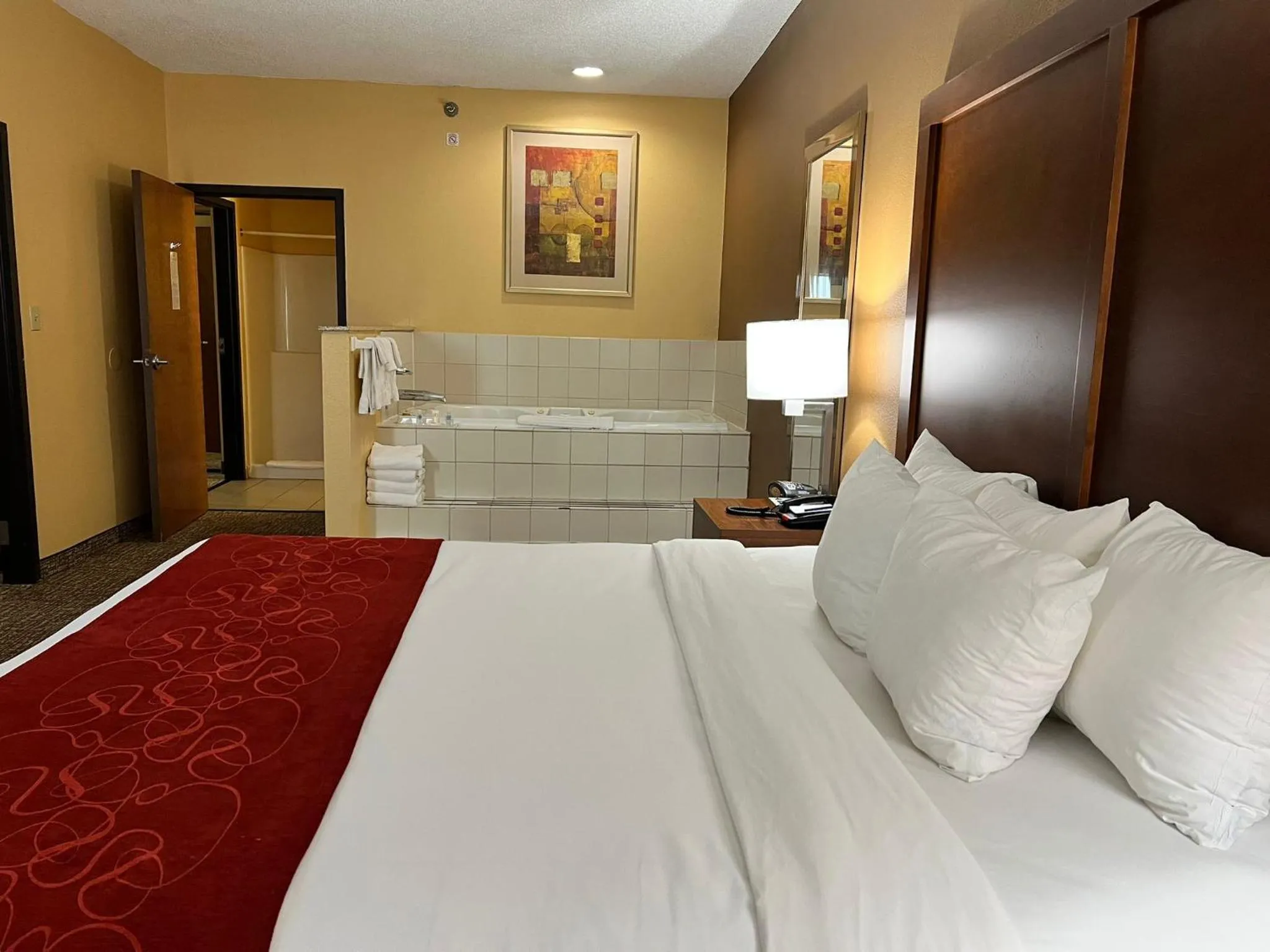 Bedroom, Bed in Comfort Suites Louisville East