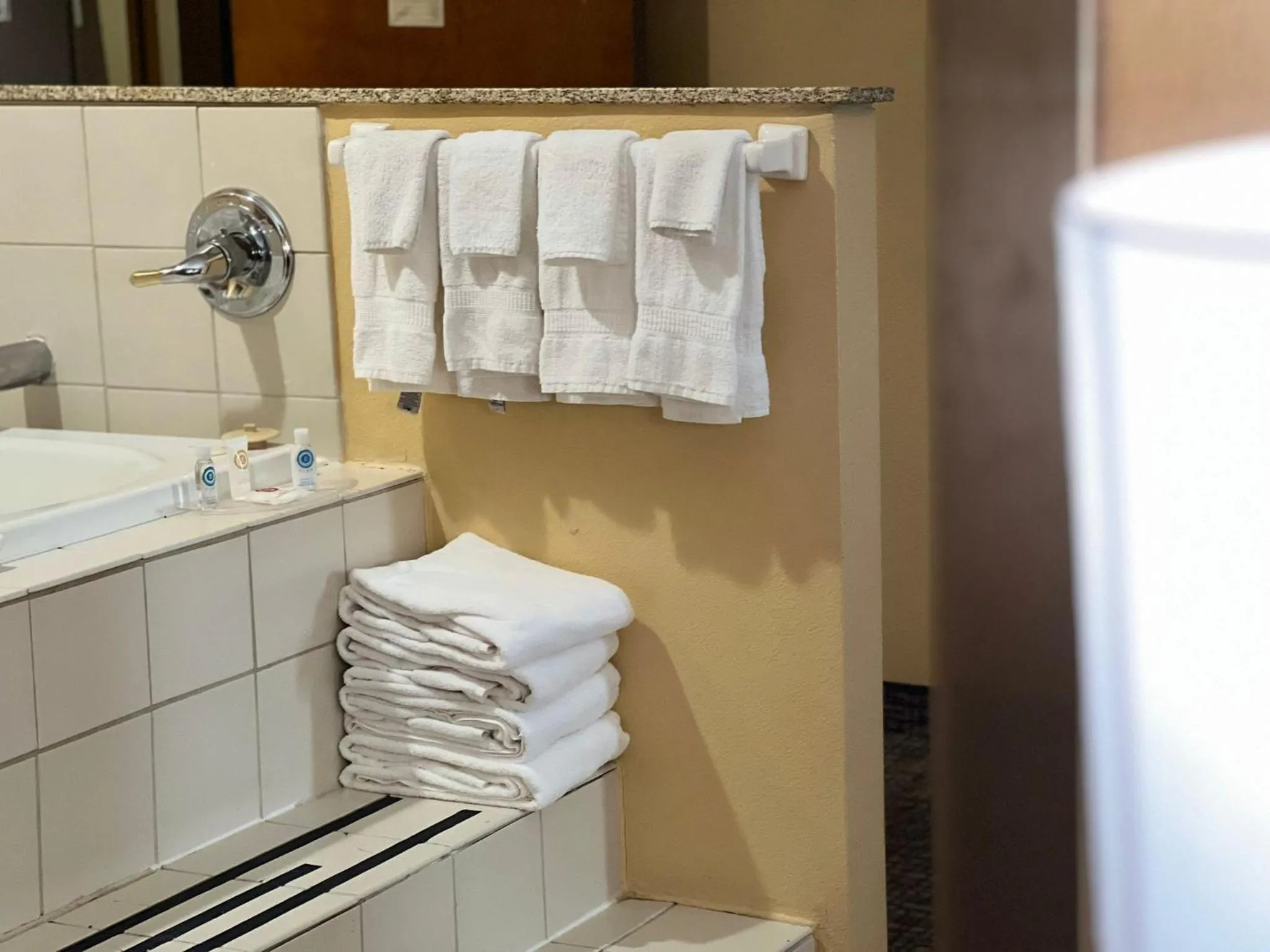 Bathroom in Comfort Suites Louisville East