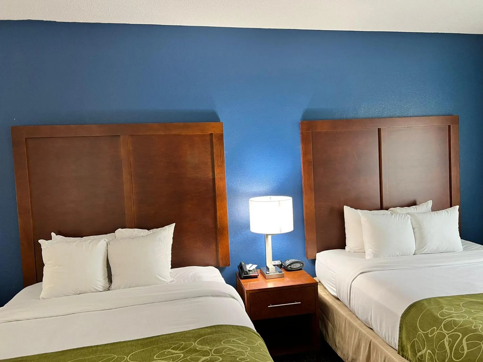 Bedroom, Bed in Comfort Suites Louisville East