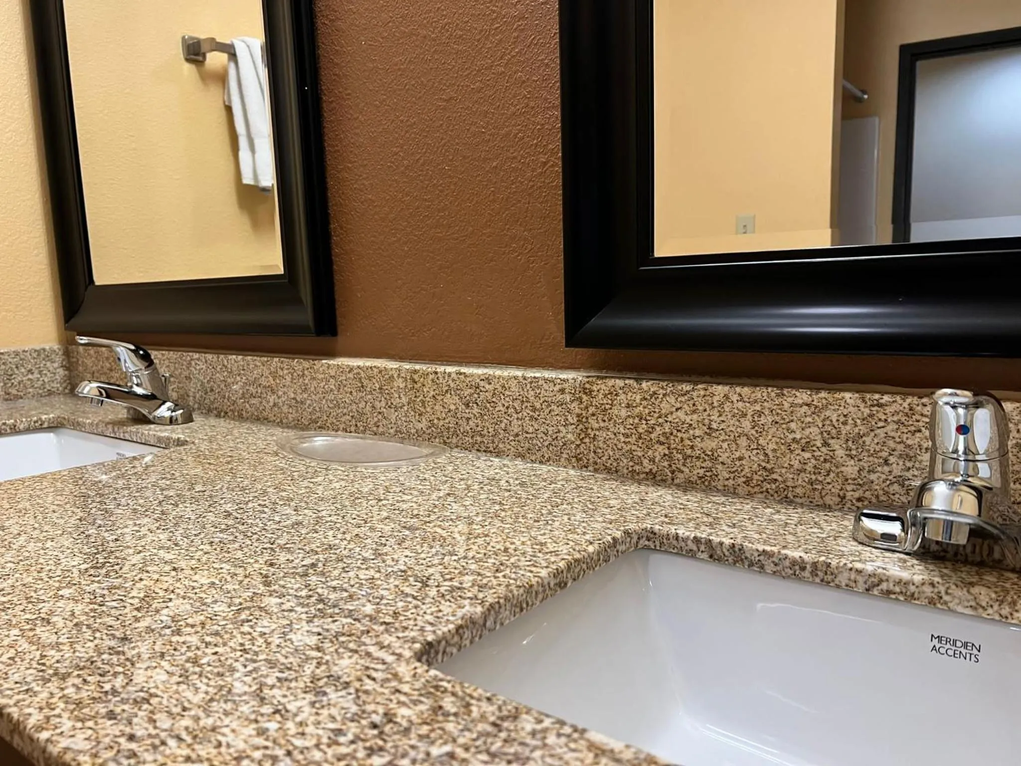 Bathroom in Comfort Suites Louisville East