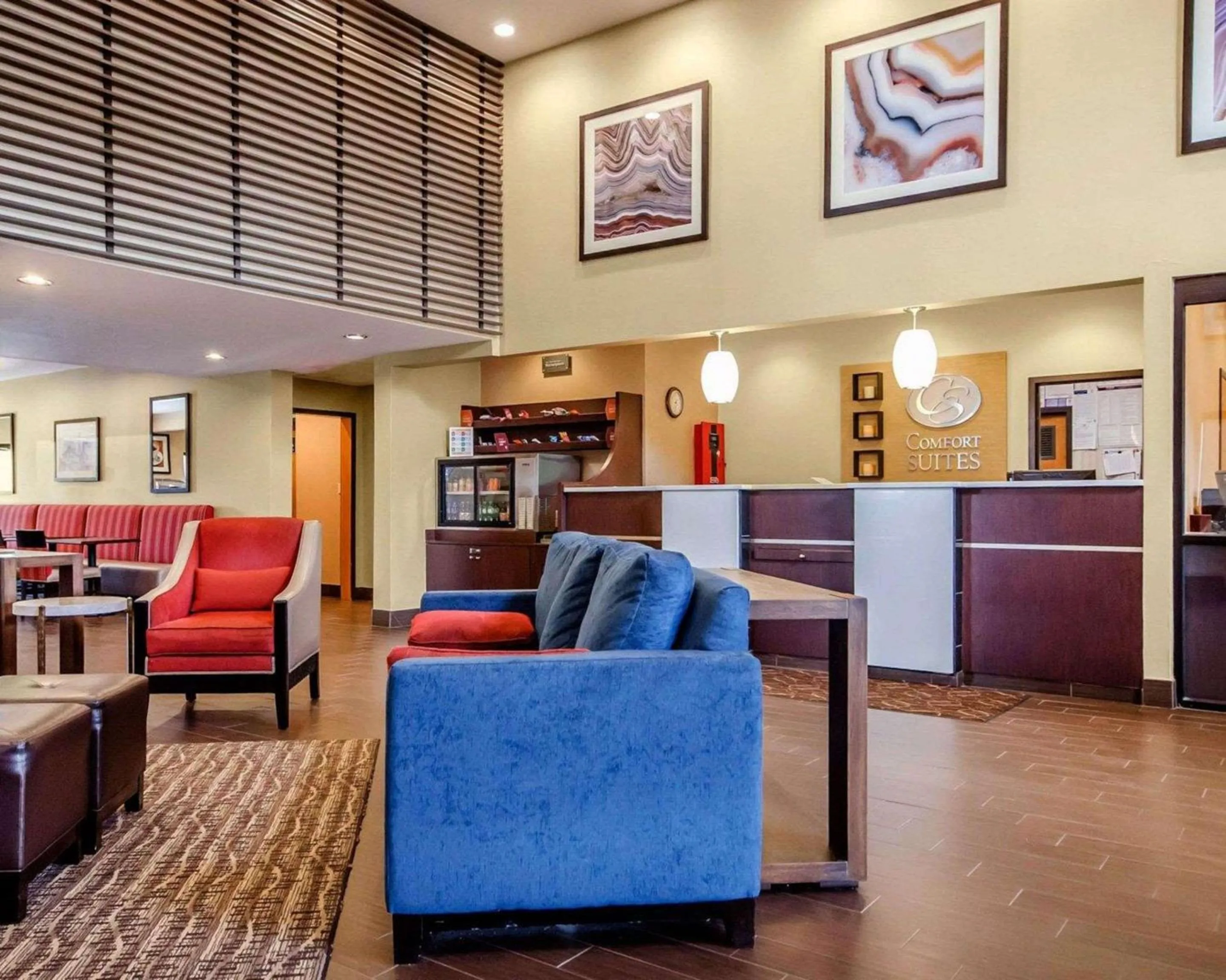 Lobby or reception in Comfort Suites Louisville East