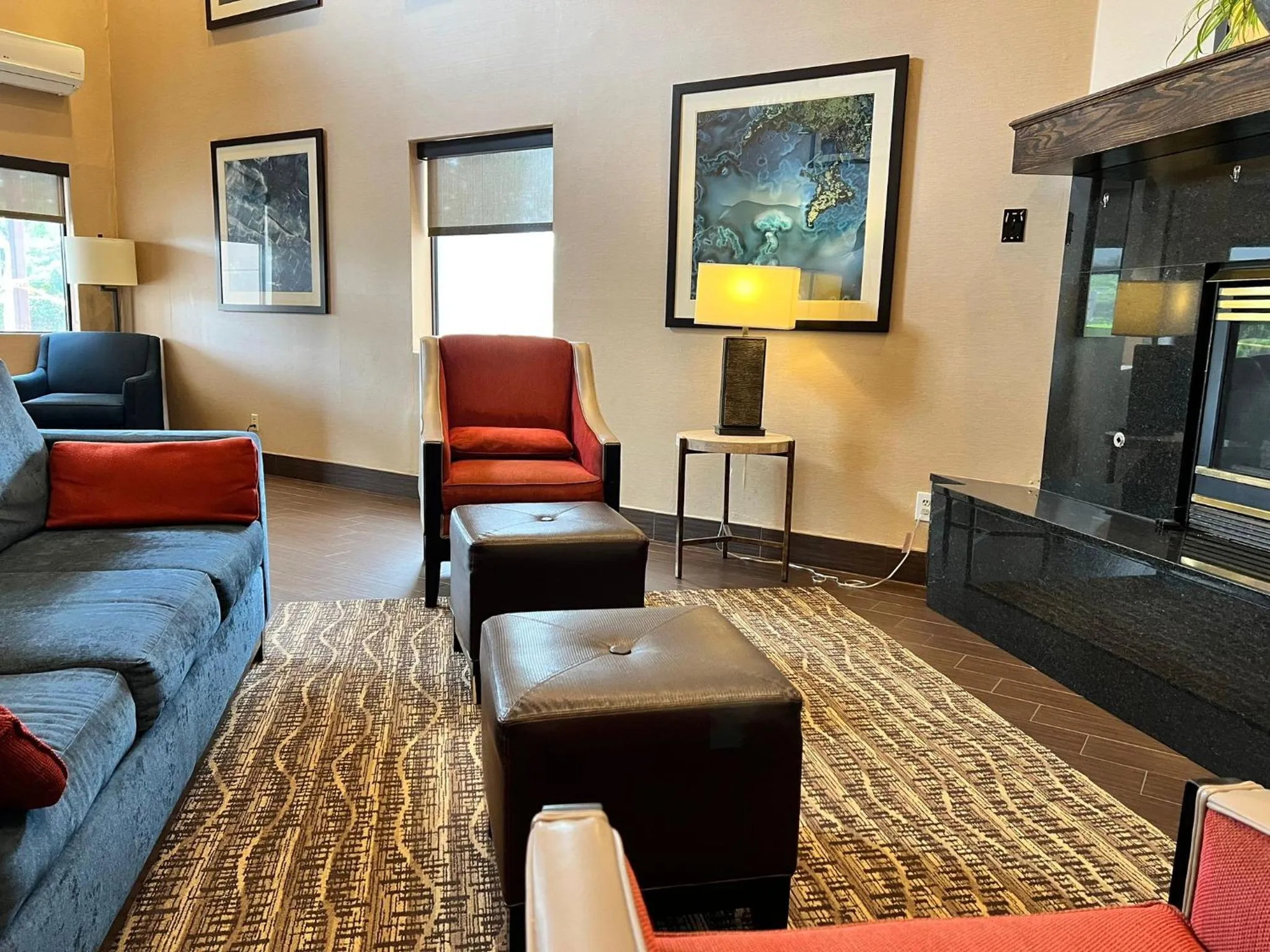 Lobby or reception in Comfort Suites Louisville East
