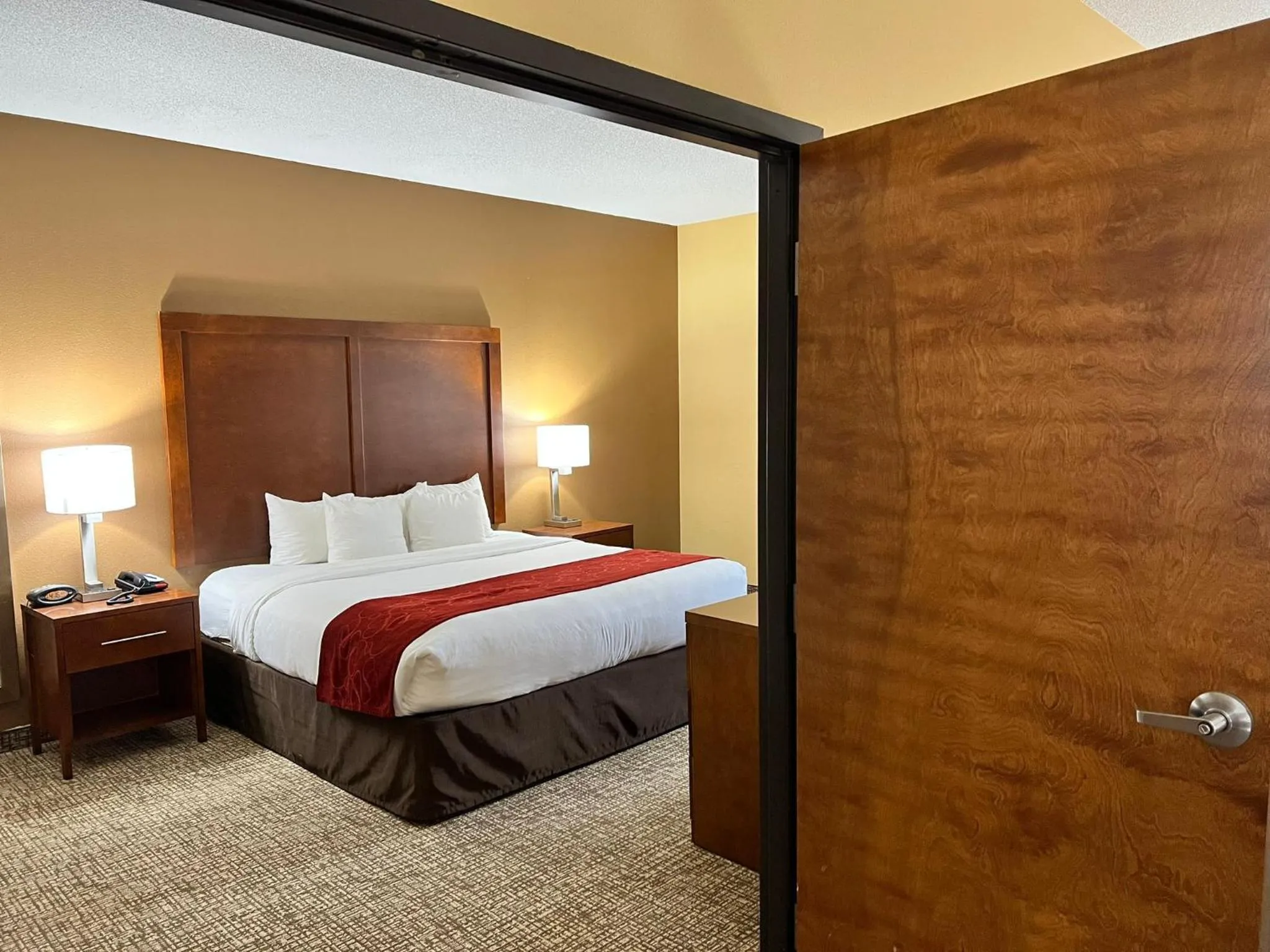 Bedroom, Bed in Comfort Suites Louisville East