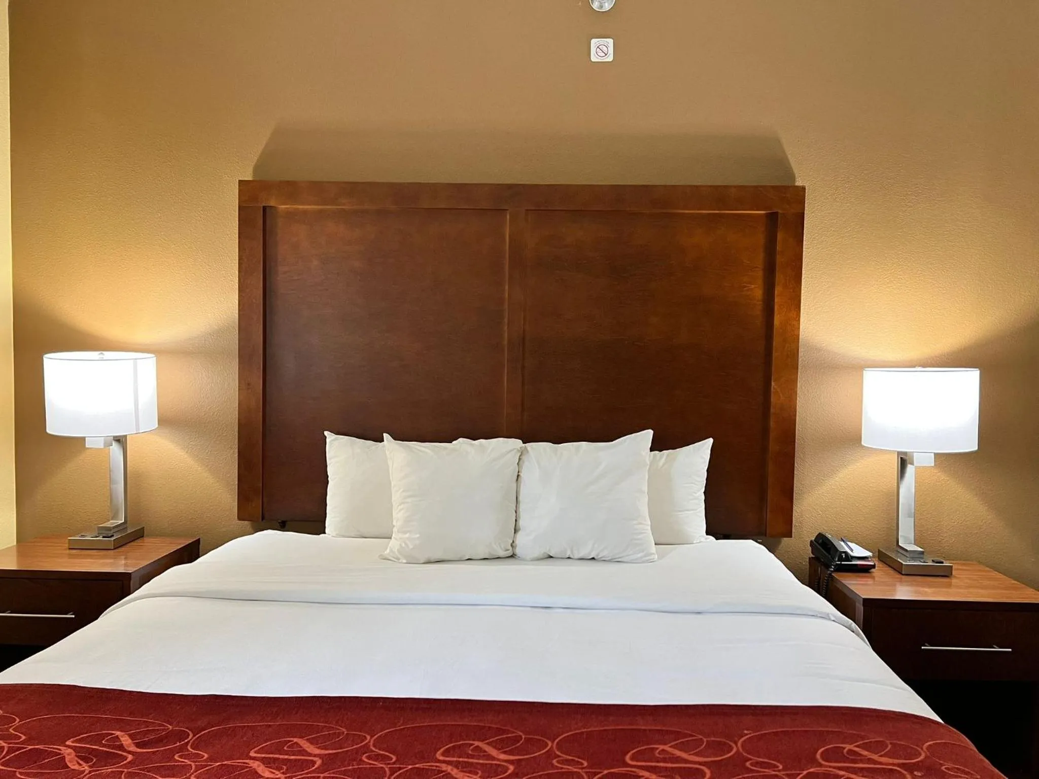 Bedroom, Bed in Comfort Suites Louisville East