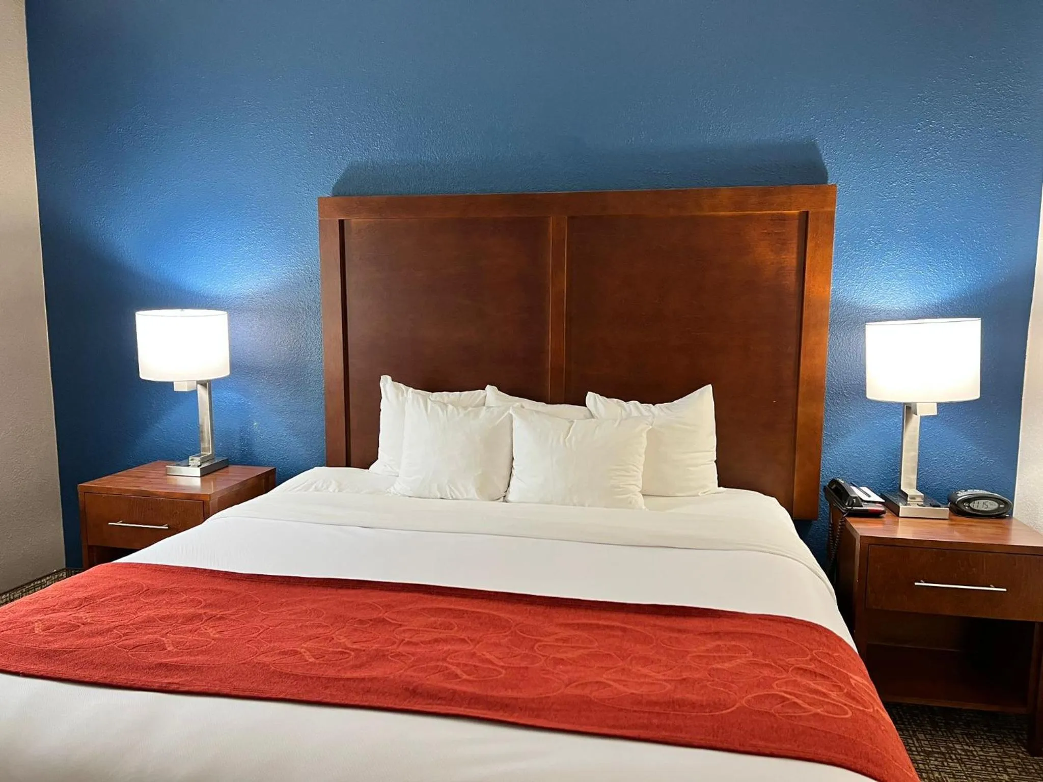 Bedroom, Bed in Comfort Suites Louisville East