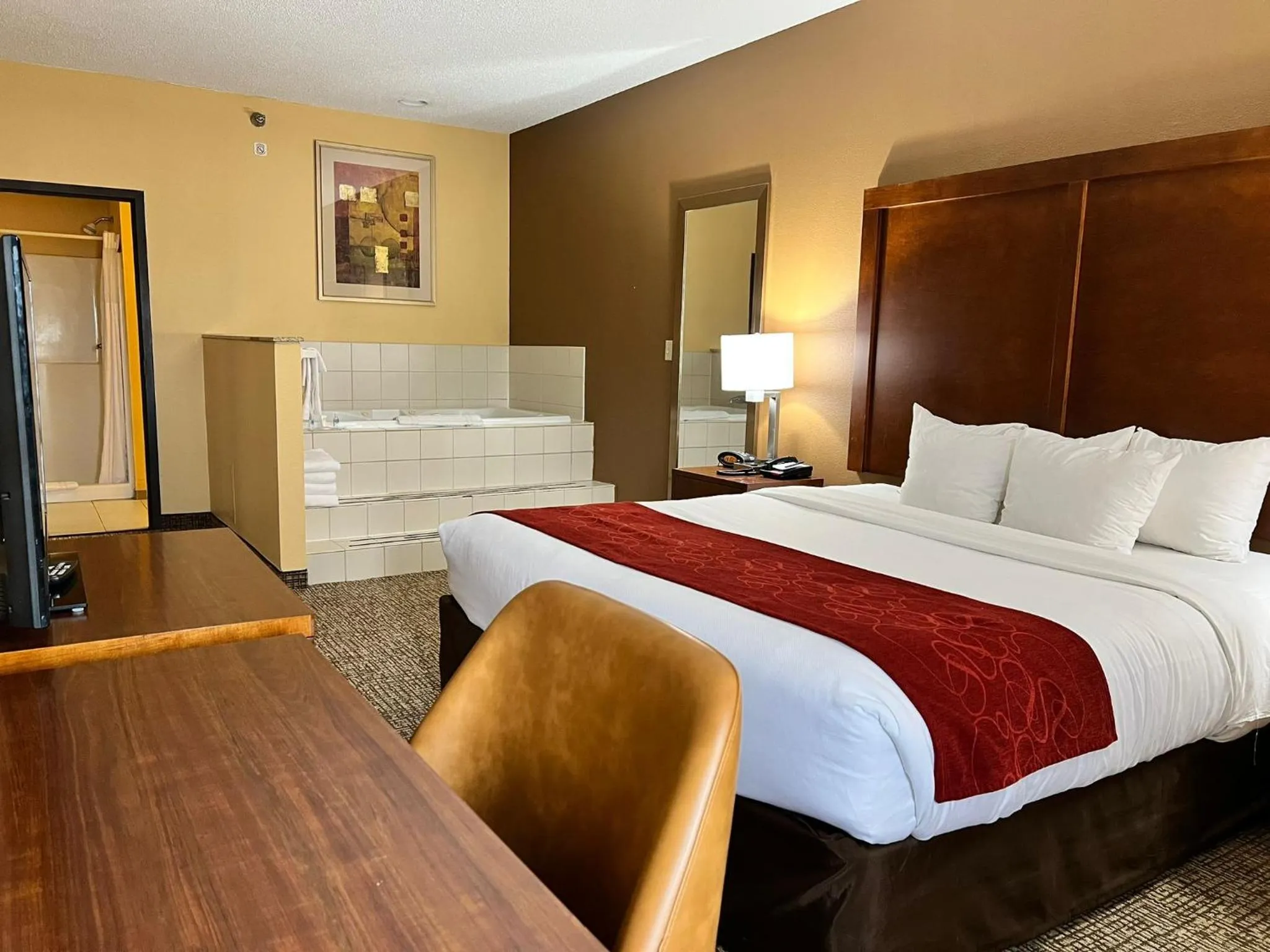 Bedroom, Bed in Comfort Suites Louisville East