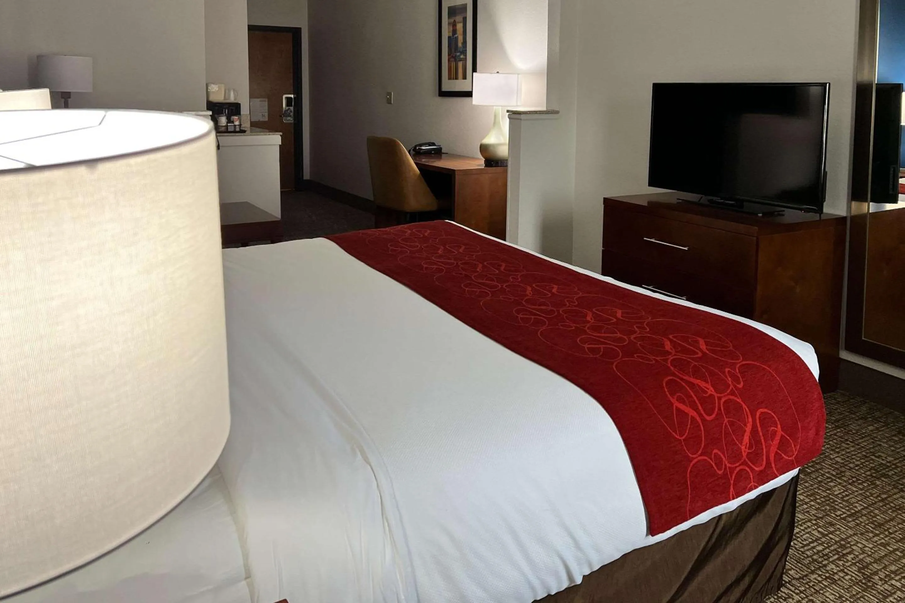 Bedroom, Bed in Comfort Suites Louisville East