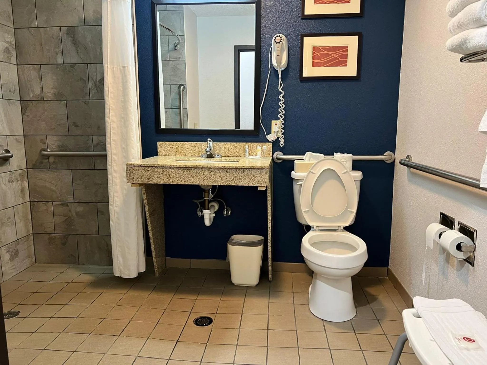 Bathroom in Comfort Suites Louisville East