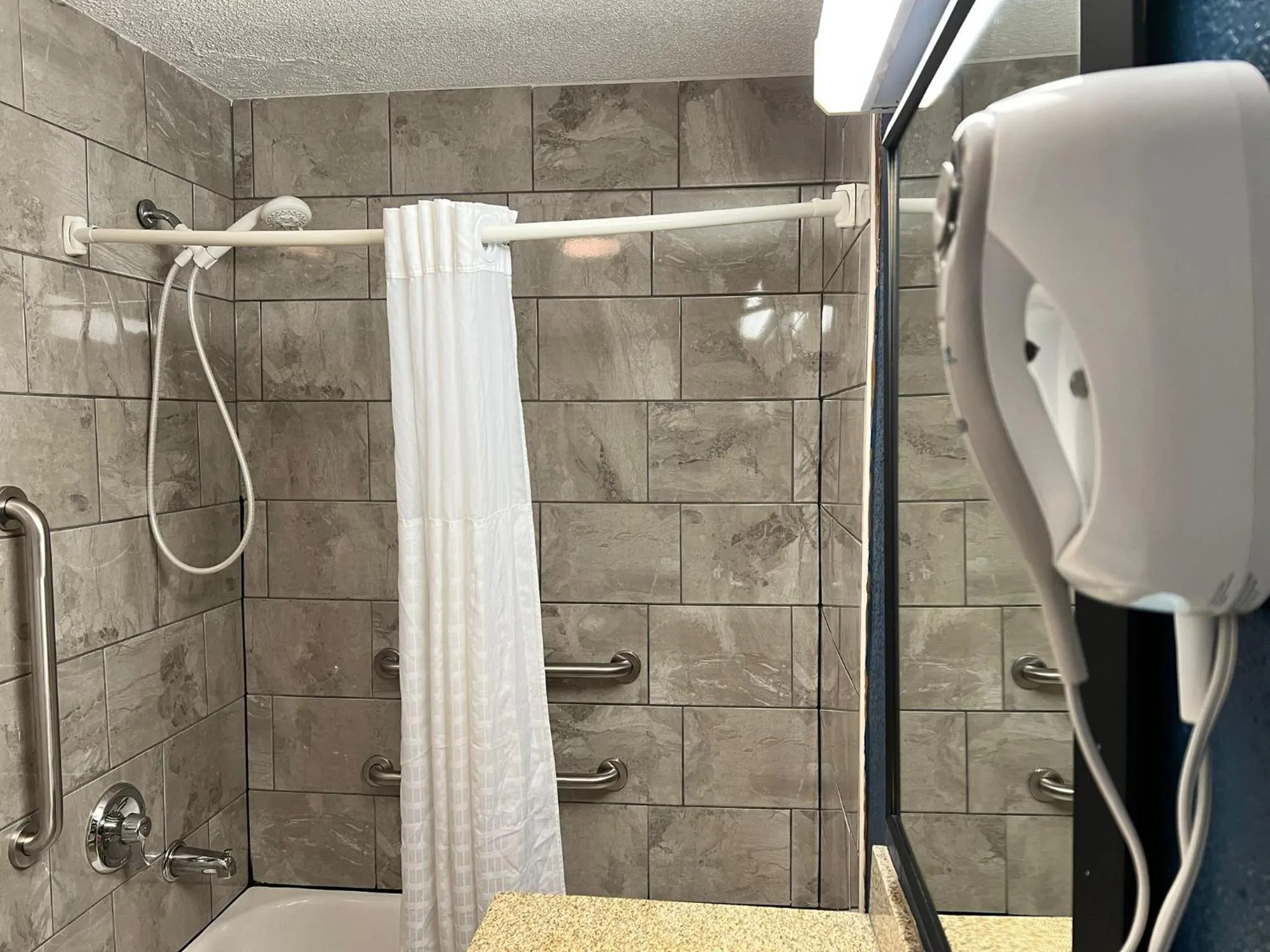 Bathroom in Comfort Suites Louisville East