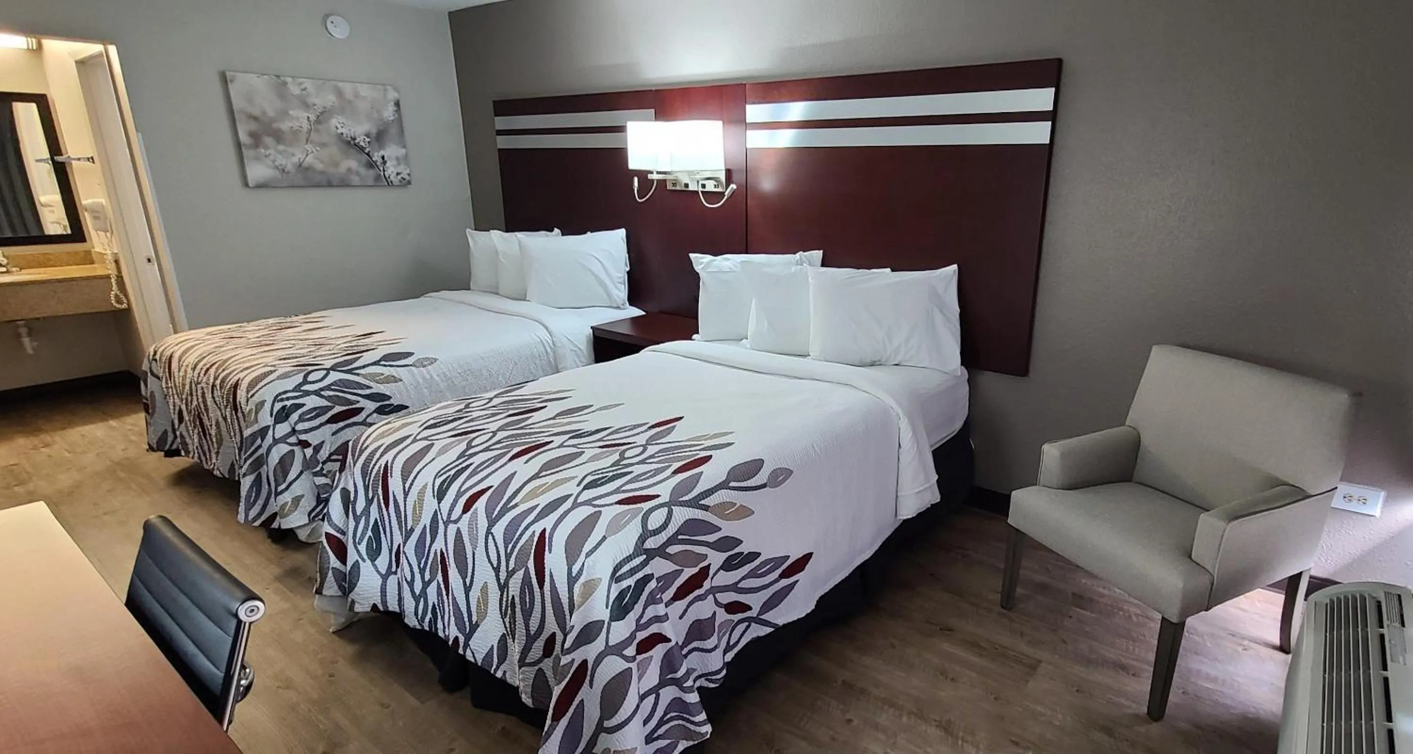 Photo of the whole room in Red Roof Inn Florence, SC