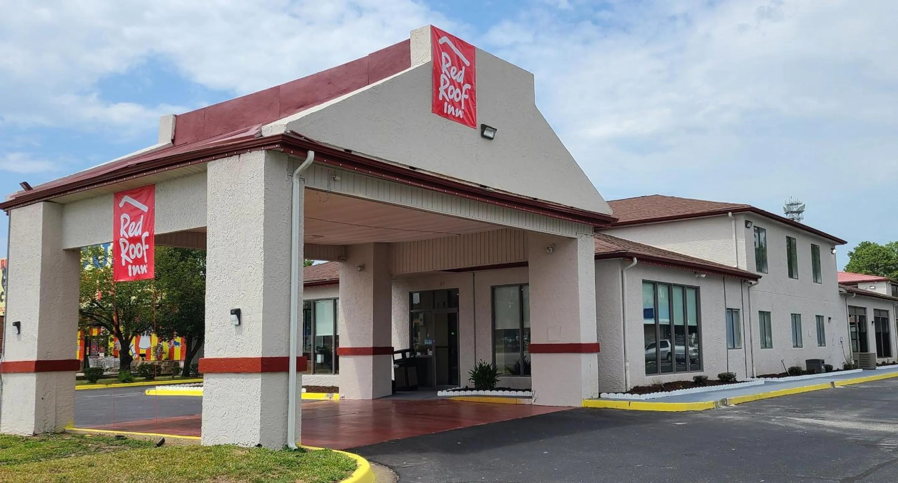 Property building in Red Roof Inn Florence, SC