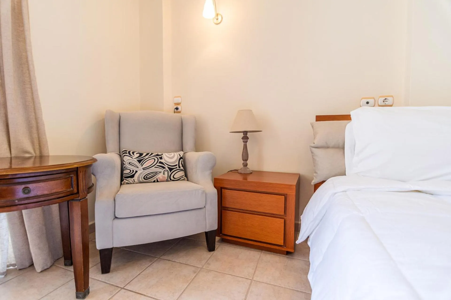 Bed in Hotel Grand Nefeli