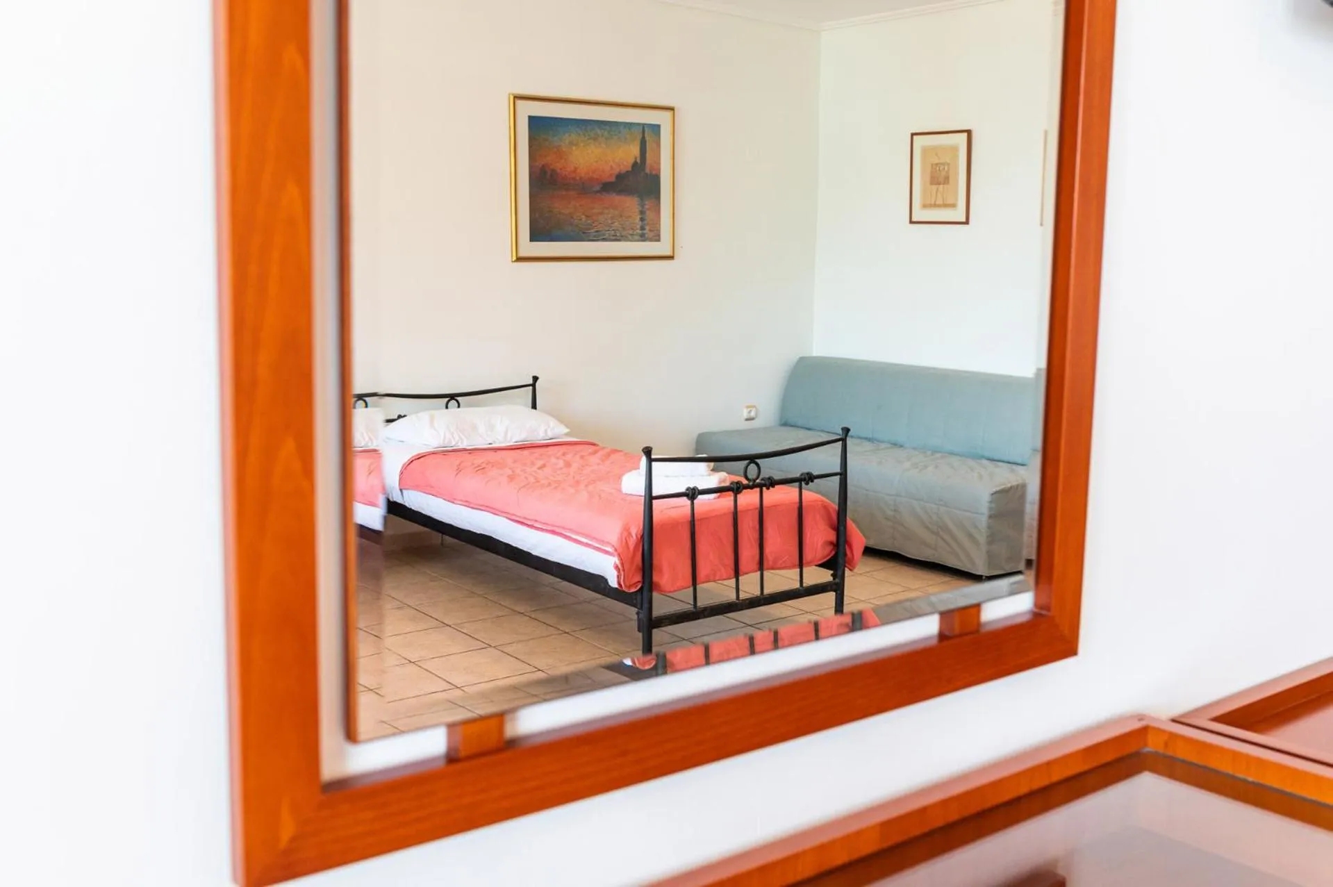 Bed in Hotel Grand Nefeli