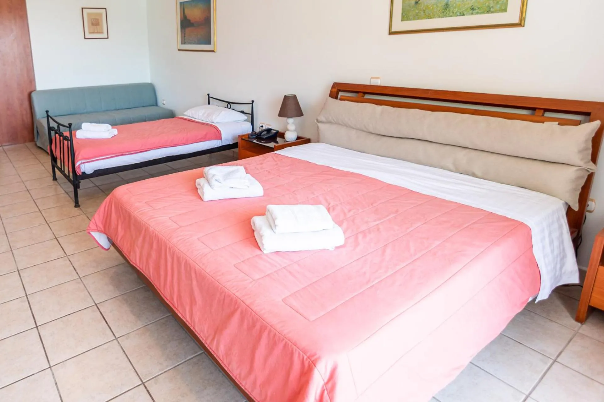 Bed in Hotel Grand Nefeli