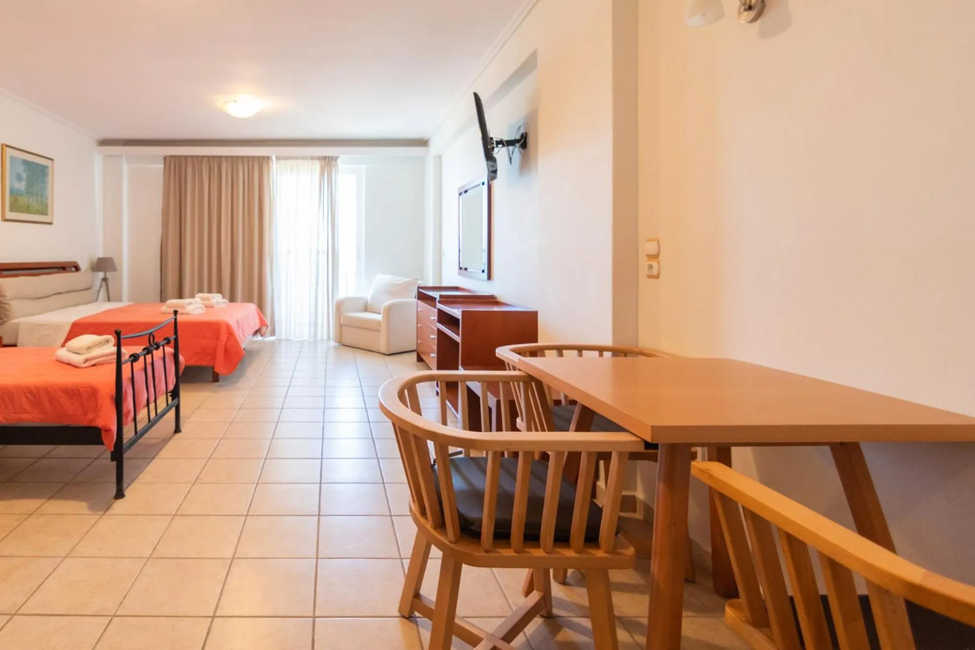 Bed in Hotel Grand Nefeli