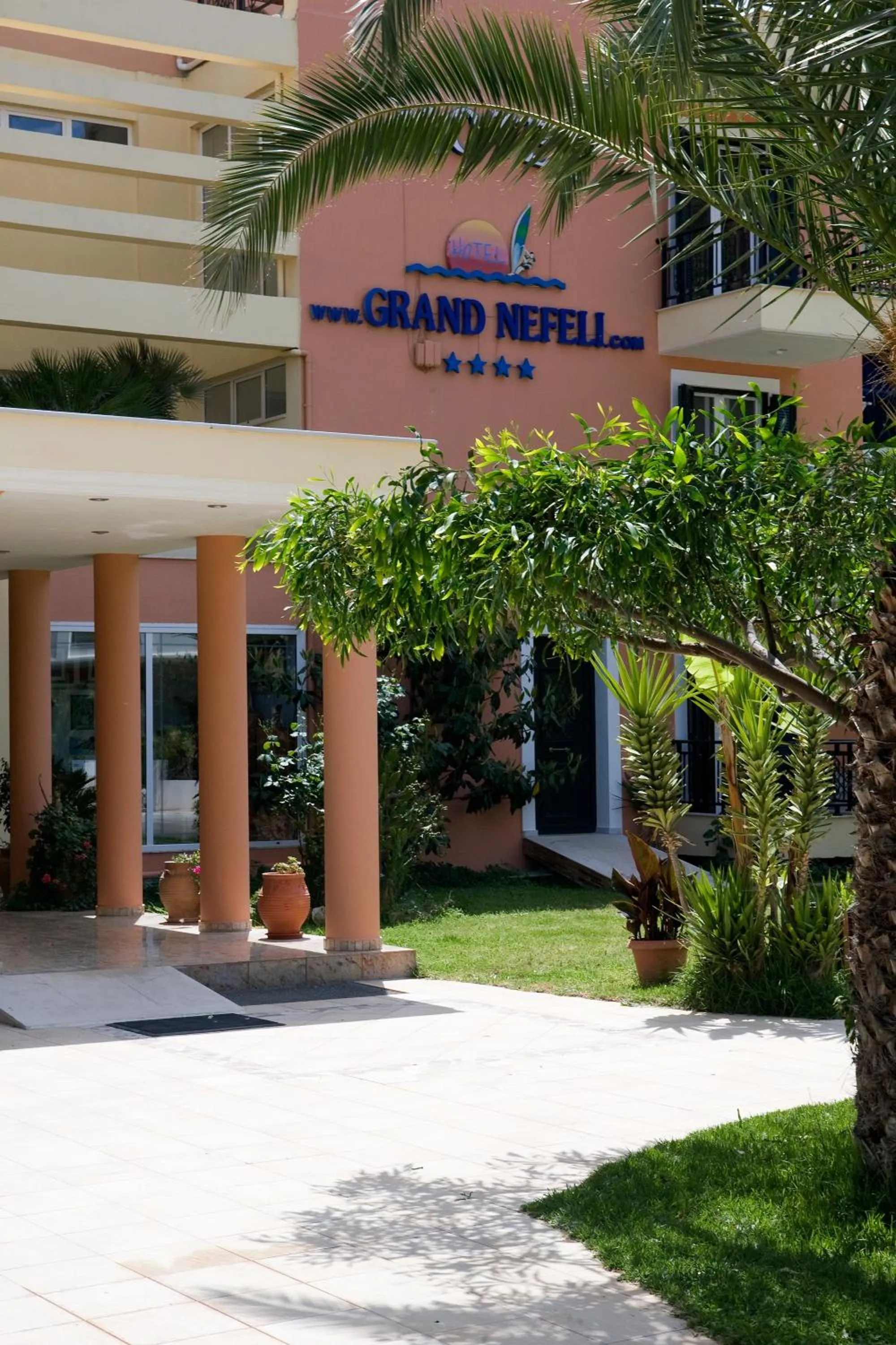 Day in Hotel Grand Nefeli