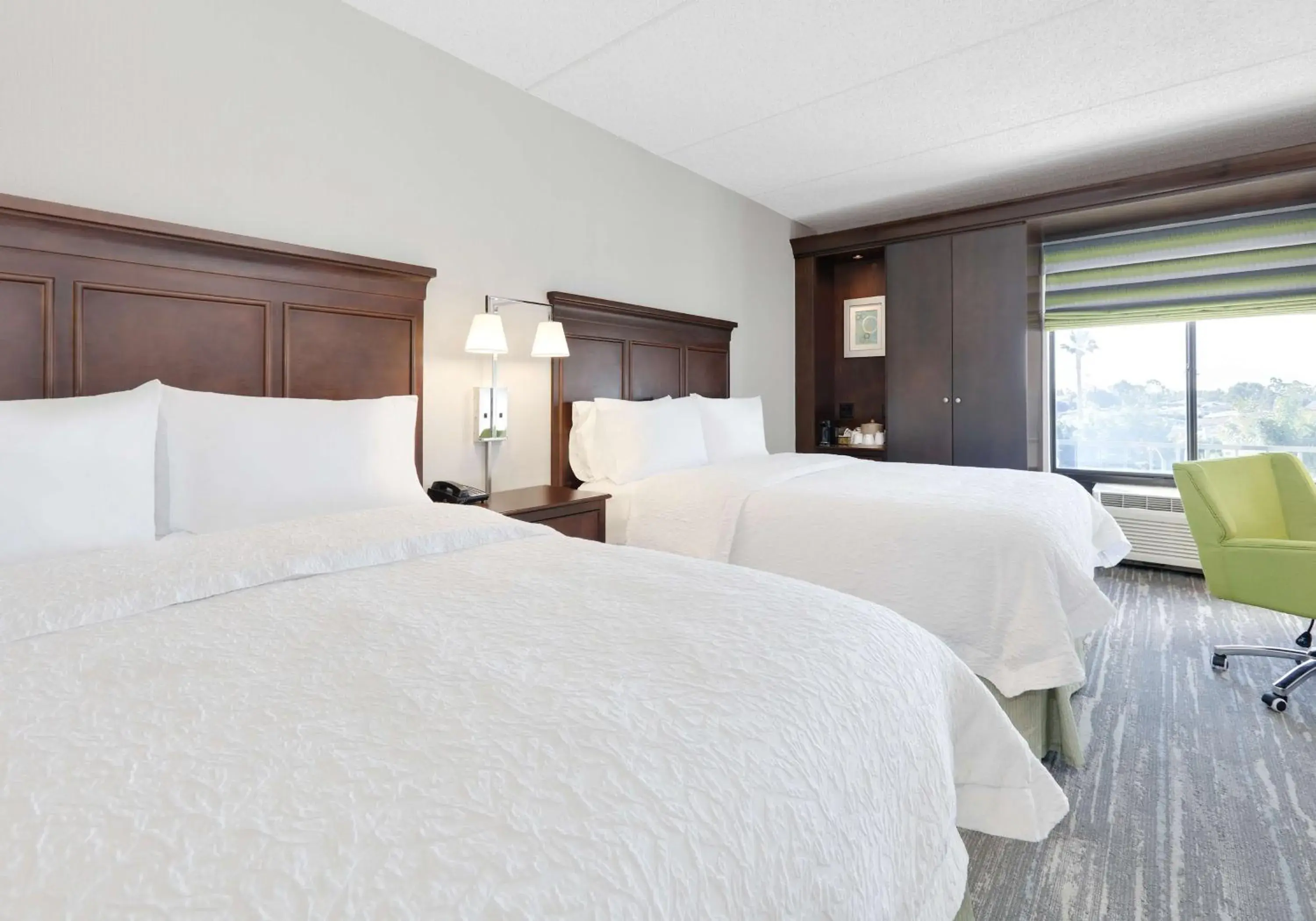 Bedroom, Bed in Hampton Inn Los Angeles/Carson Bedroom, Bed in Hampton Inn Los Angeles/Carson
