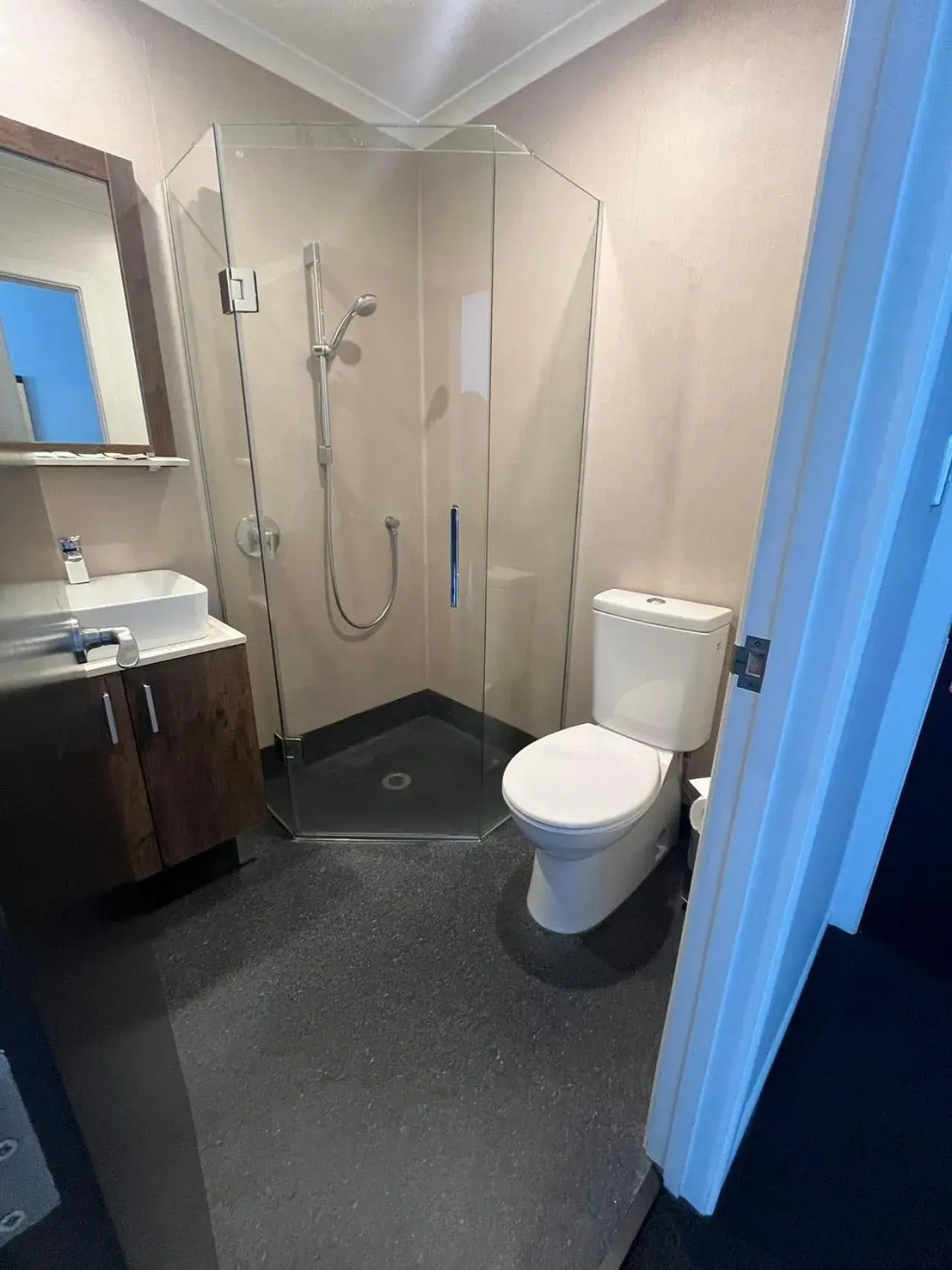 Budget Double Room in No. 9 Hotel Budget Double Room in No. 9 Hotel