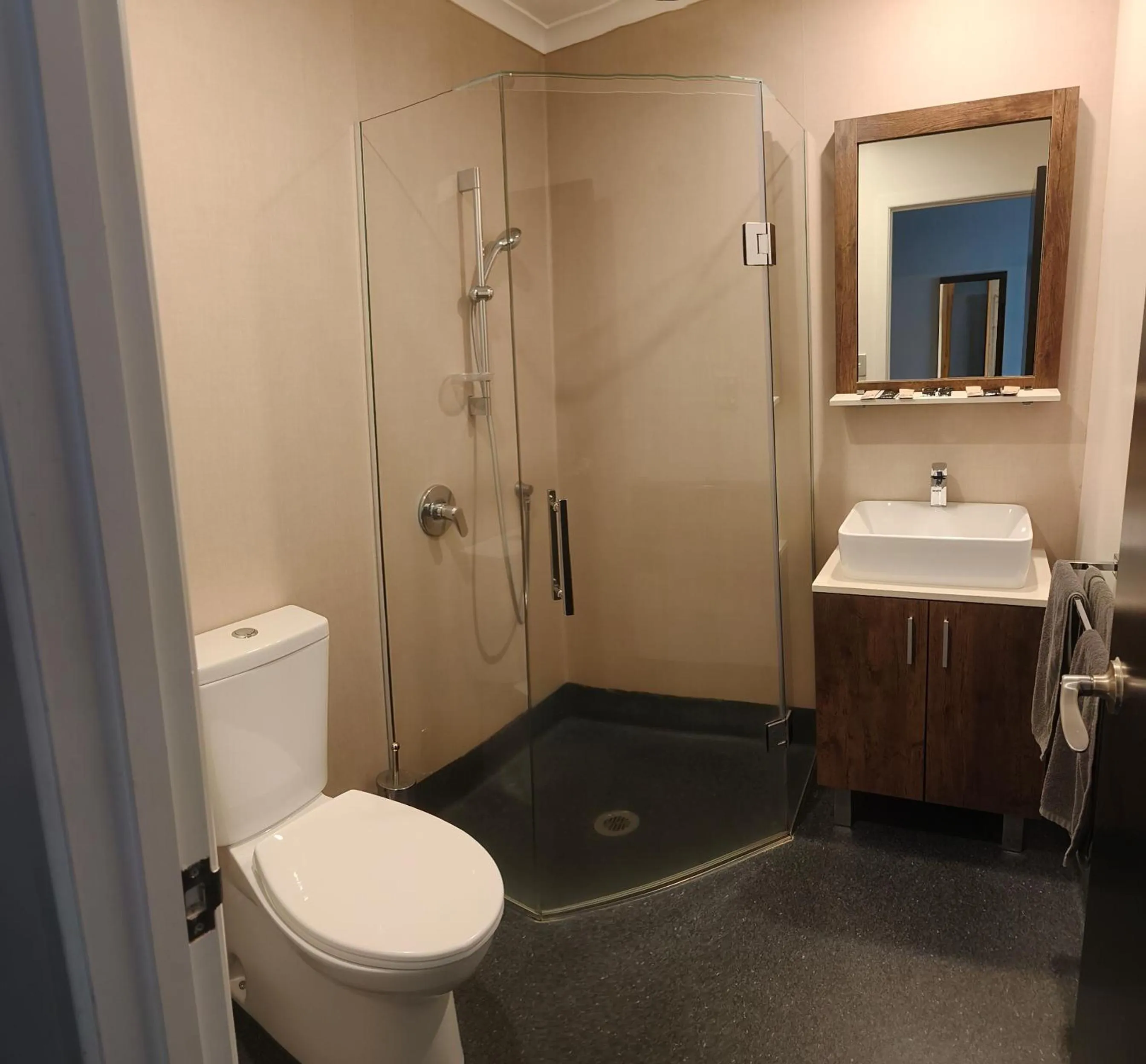 Bathroom in No. 9 Hotel