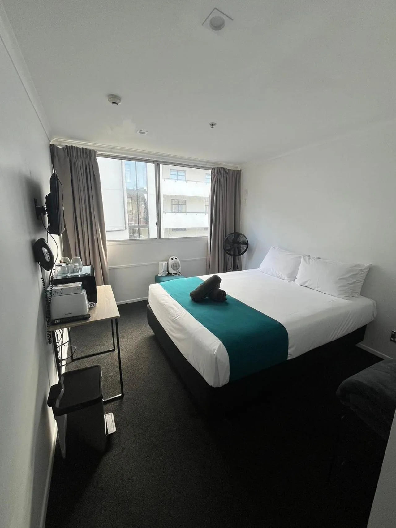 Bedroom, Bed in No. 9 Hotel