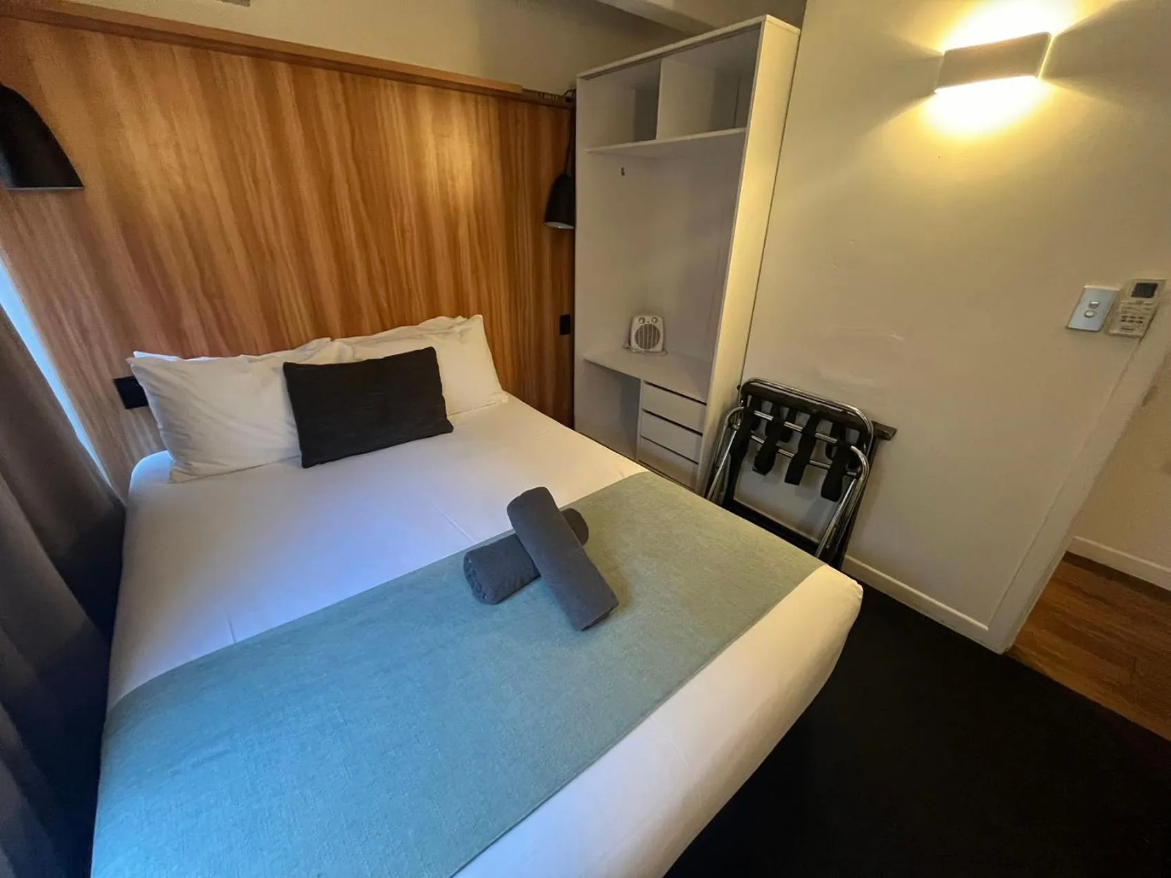 Bedroom, Bed in No. 9 Hotel