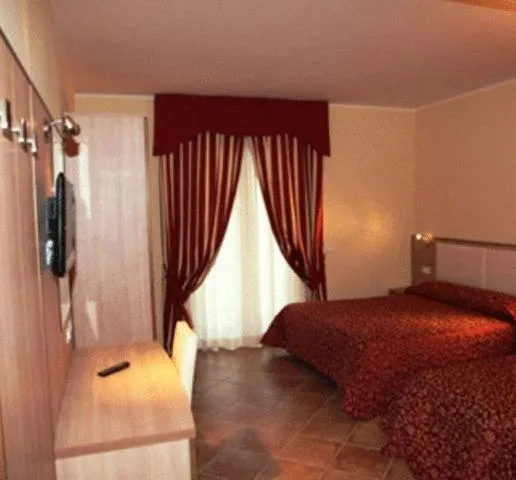 Bedroom, Bed in Hotel Eden Sul Lago