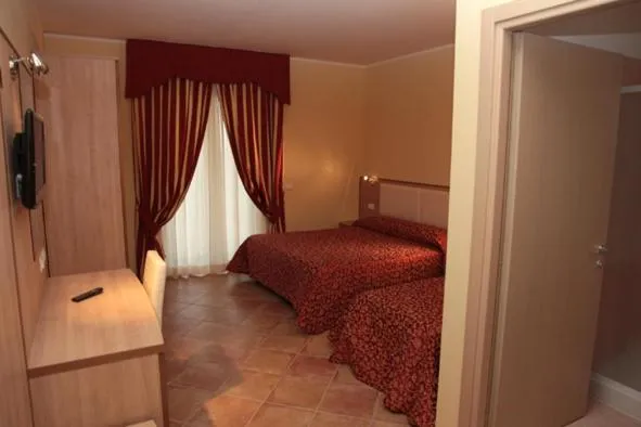 Bedroom, Bed in Hotel Eden Sul Lago