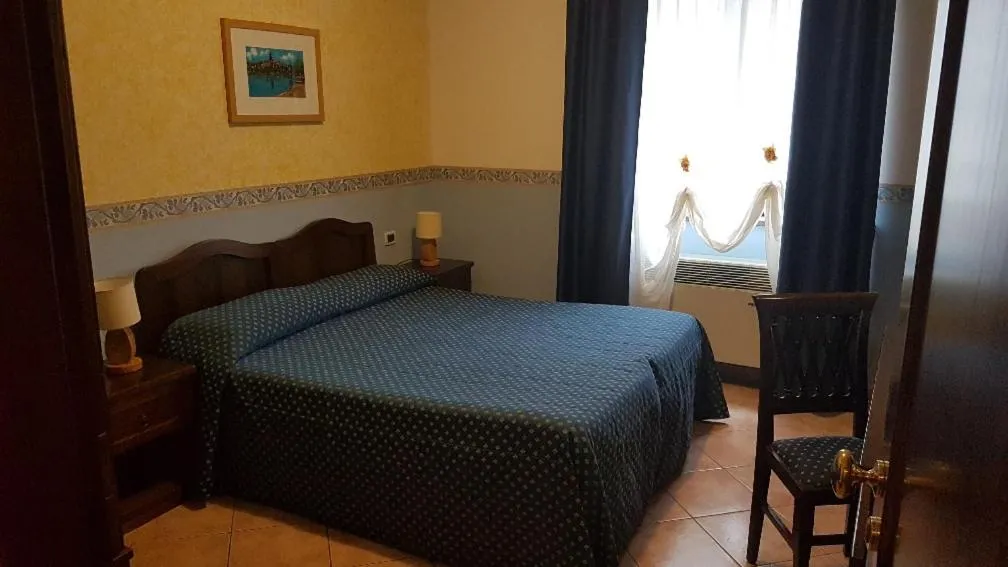 Bedroom, Bed in Hotel Eden Sul Lago