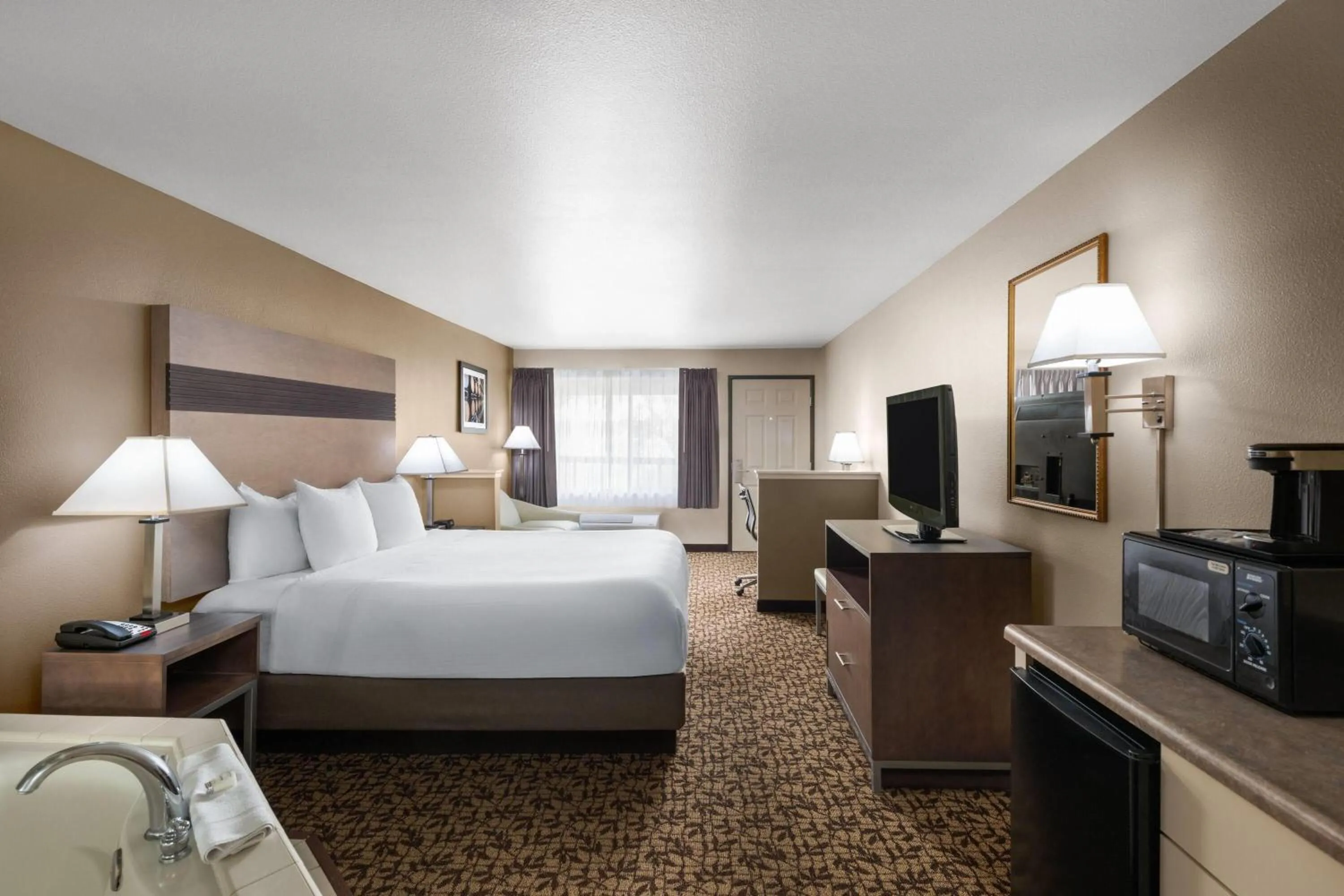 Bath, Bed in Hawthorn Suites by Wyndham Napa Valley