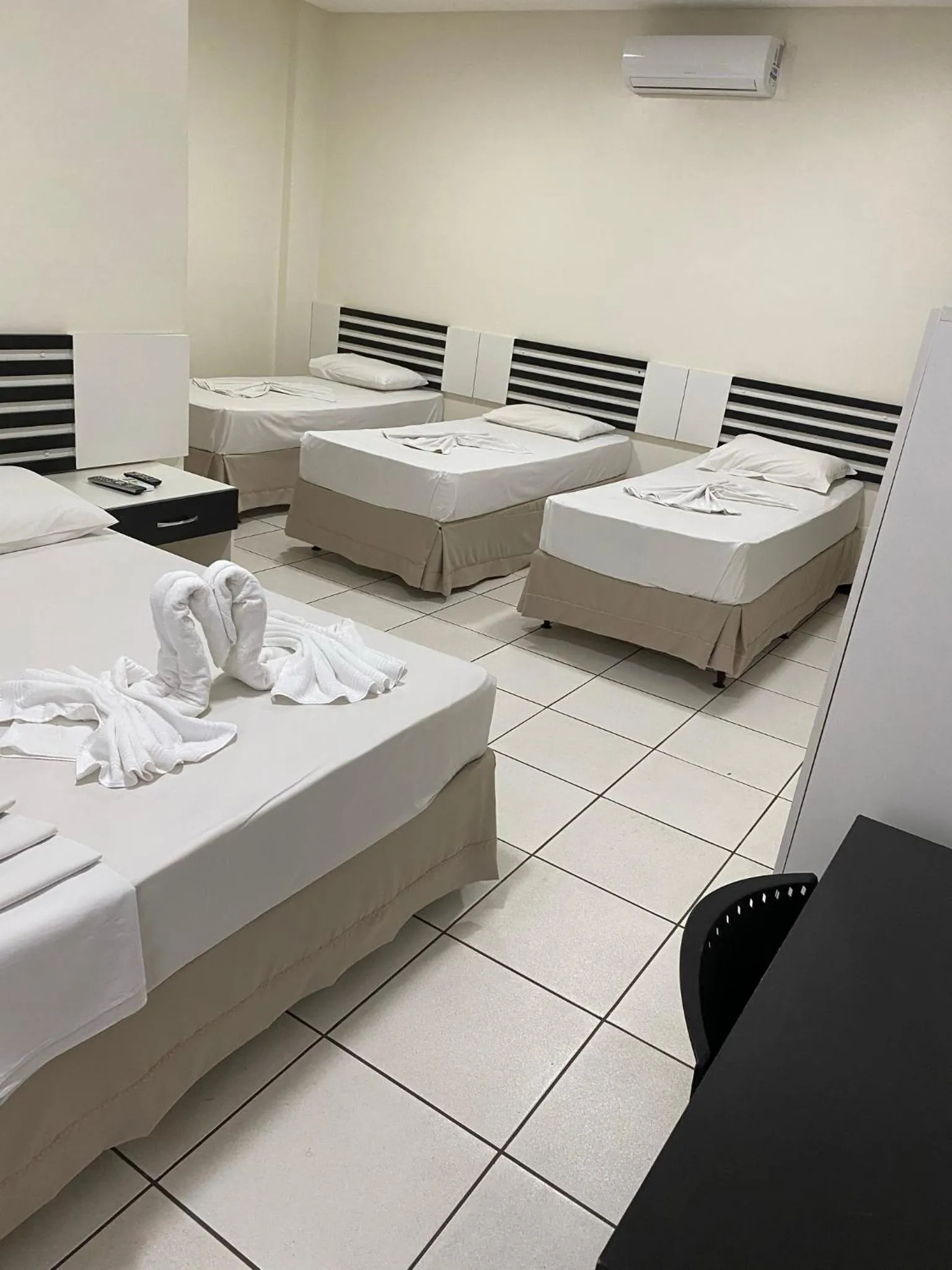 Bedroom, Bed in Oft Neve's hotel