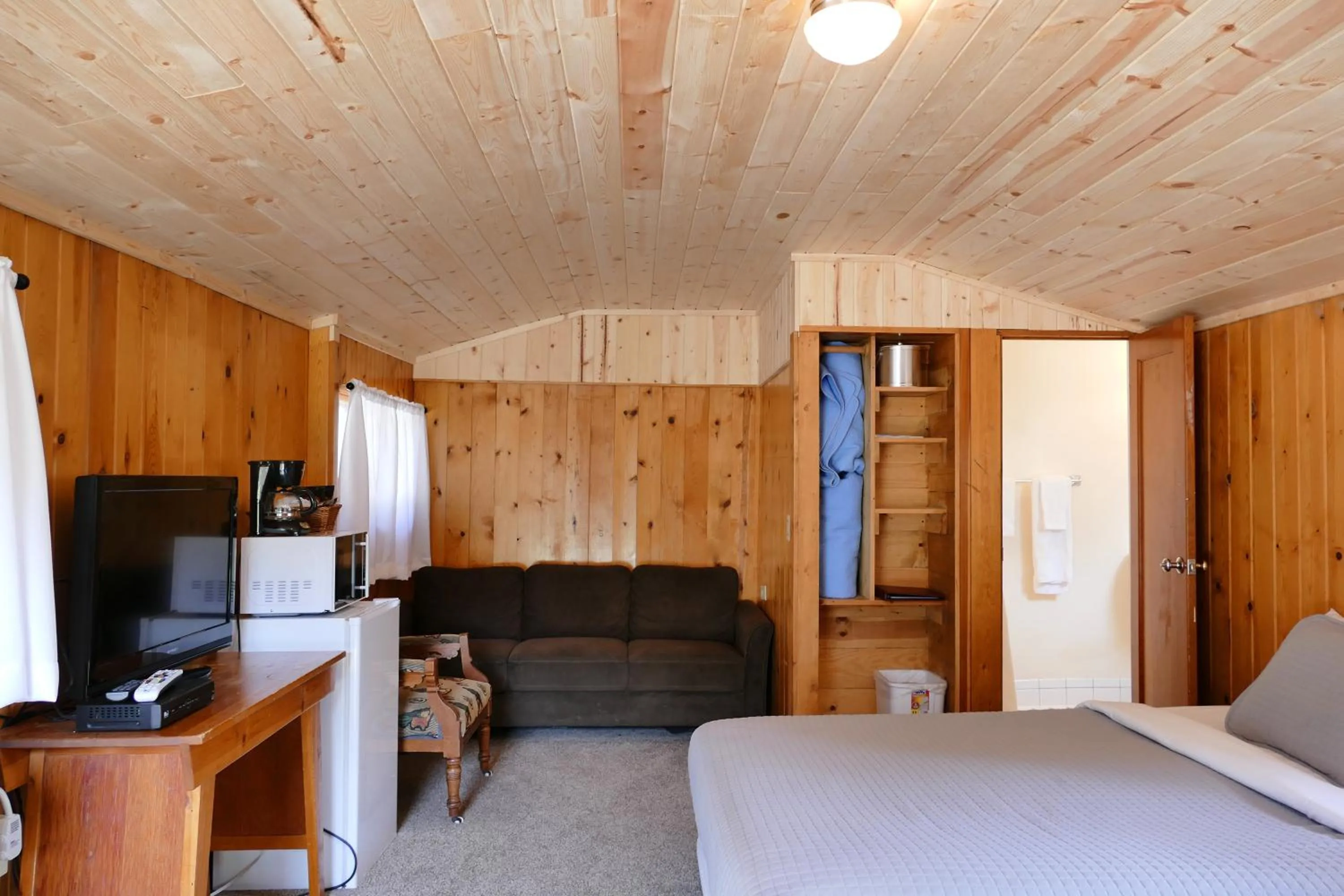 Bed in Trail Shop Inn