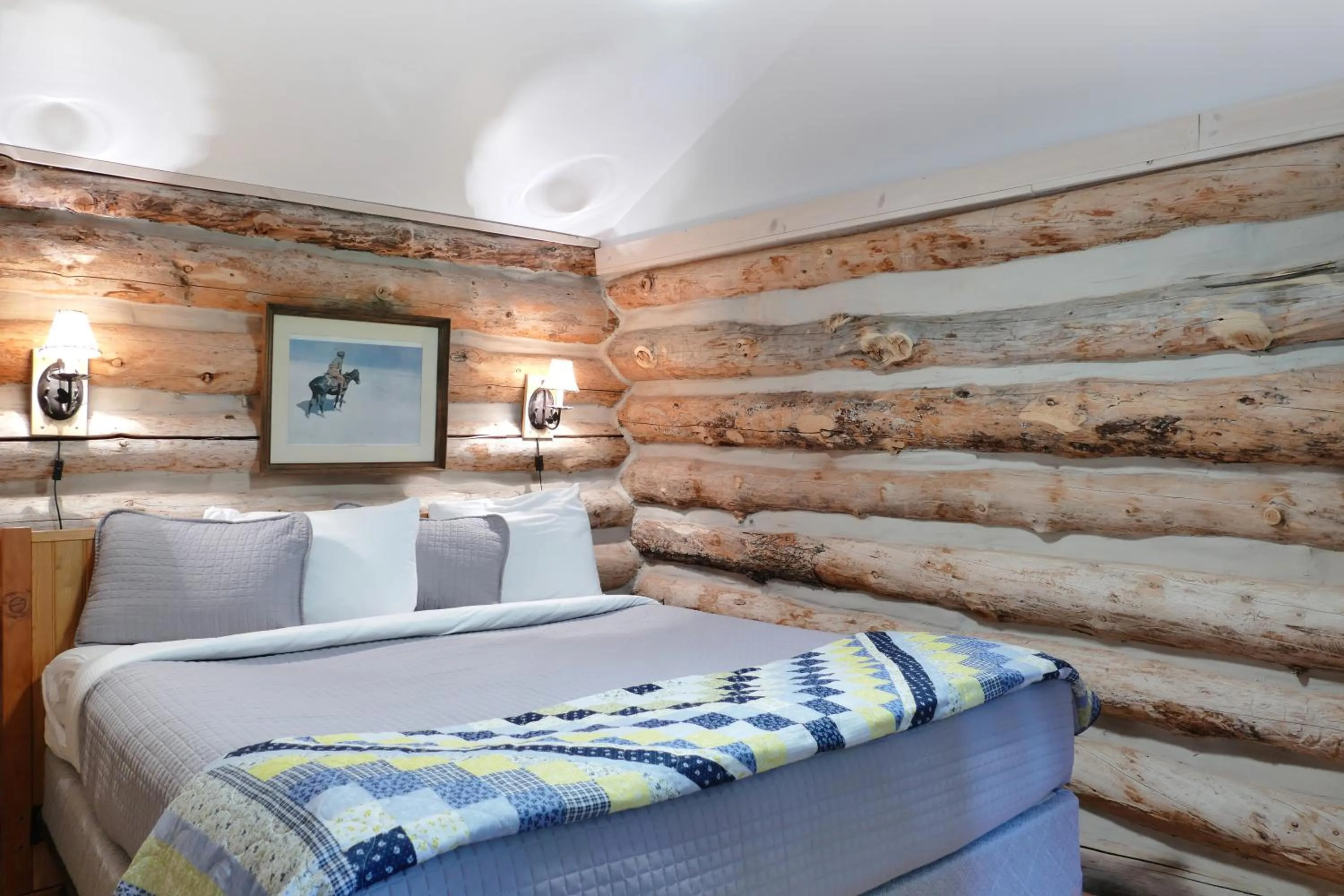 Bed in Trail Shop Inn