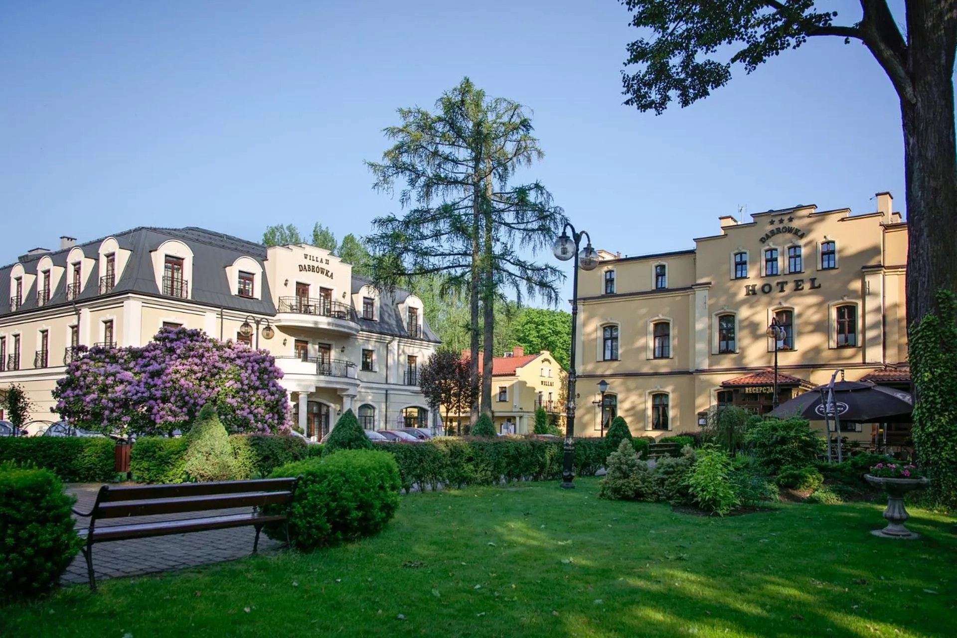 Property building in Kompleks Dąbrówka