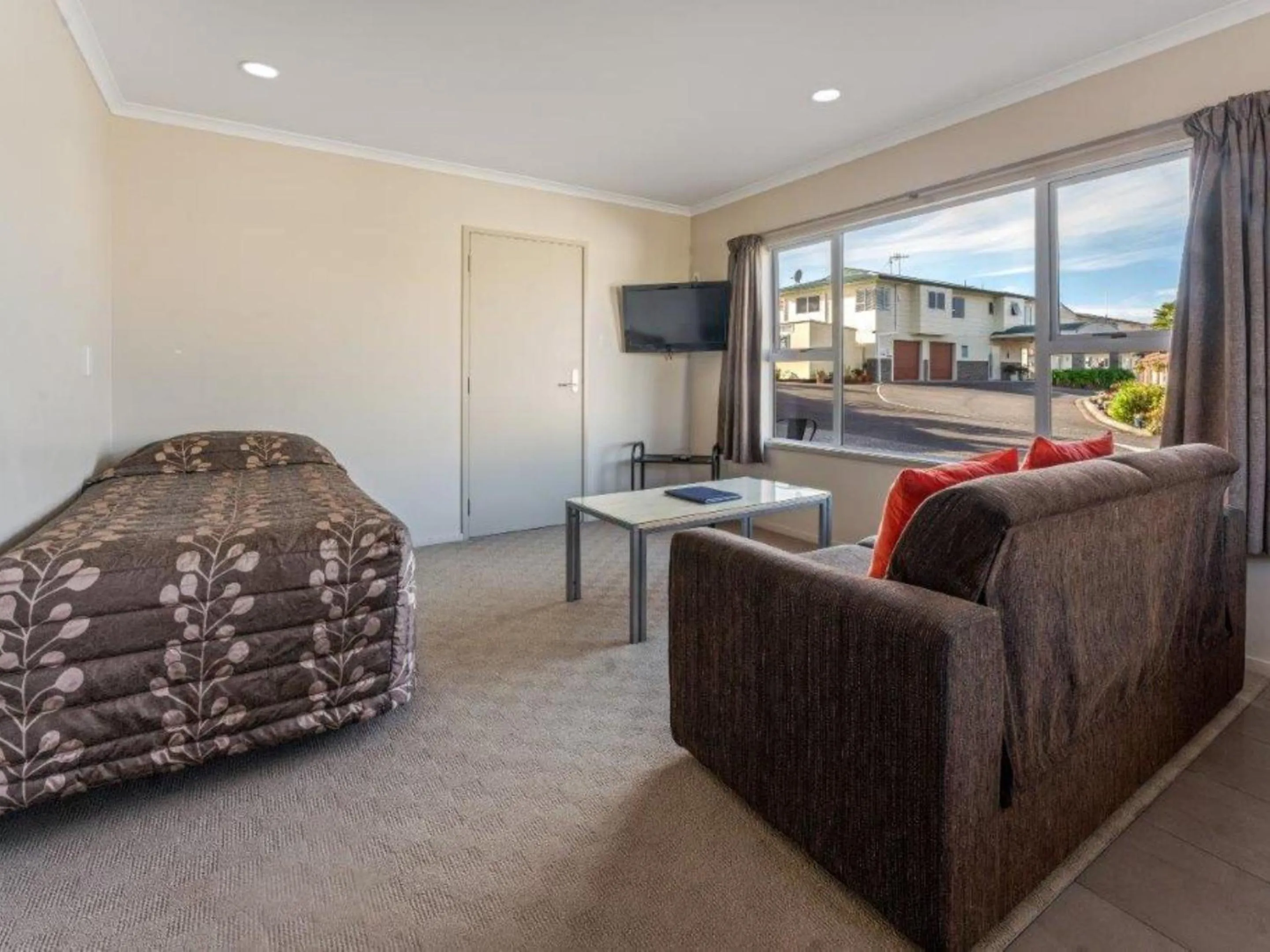 Living room in Cottage Park Thermal Motel