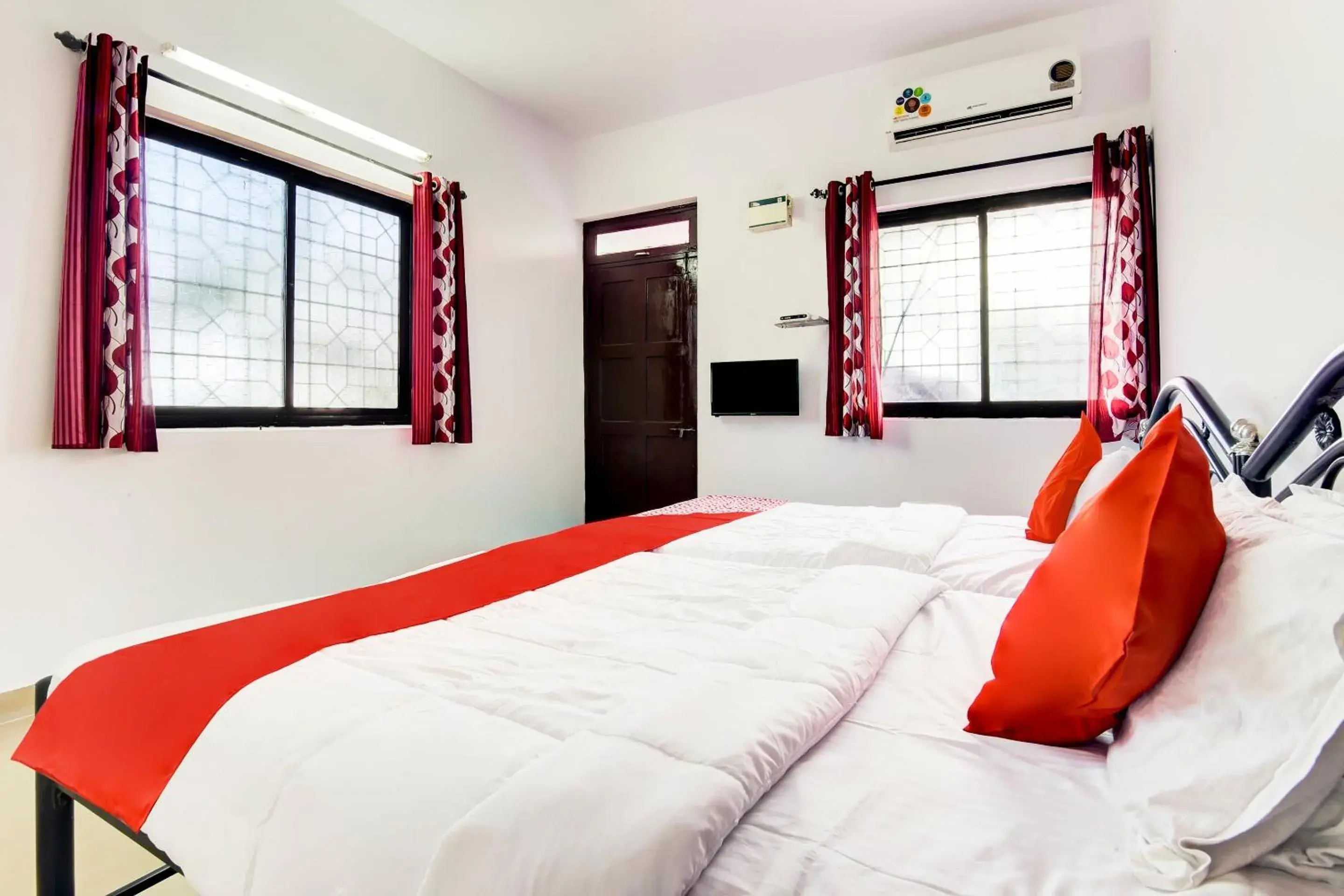 Classic Triple Room - single occupancy in Hotel O Omkar Guest House Near Immaculate Conception Church Classic Triple Room - single occupancy in Hotel O Omkar Guest House Near Immaculate Conception Church