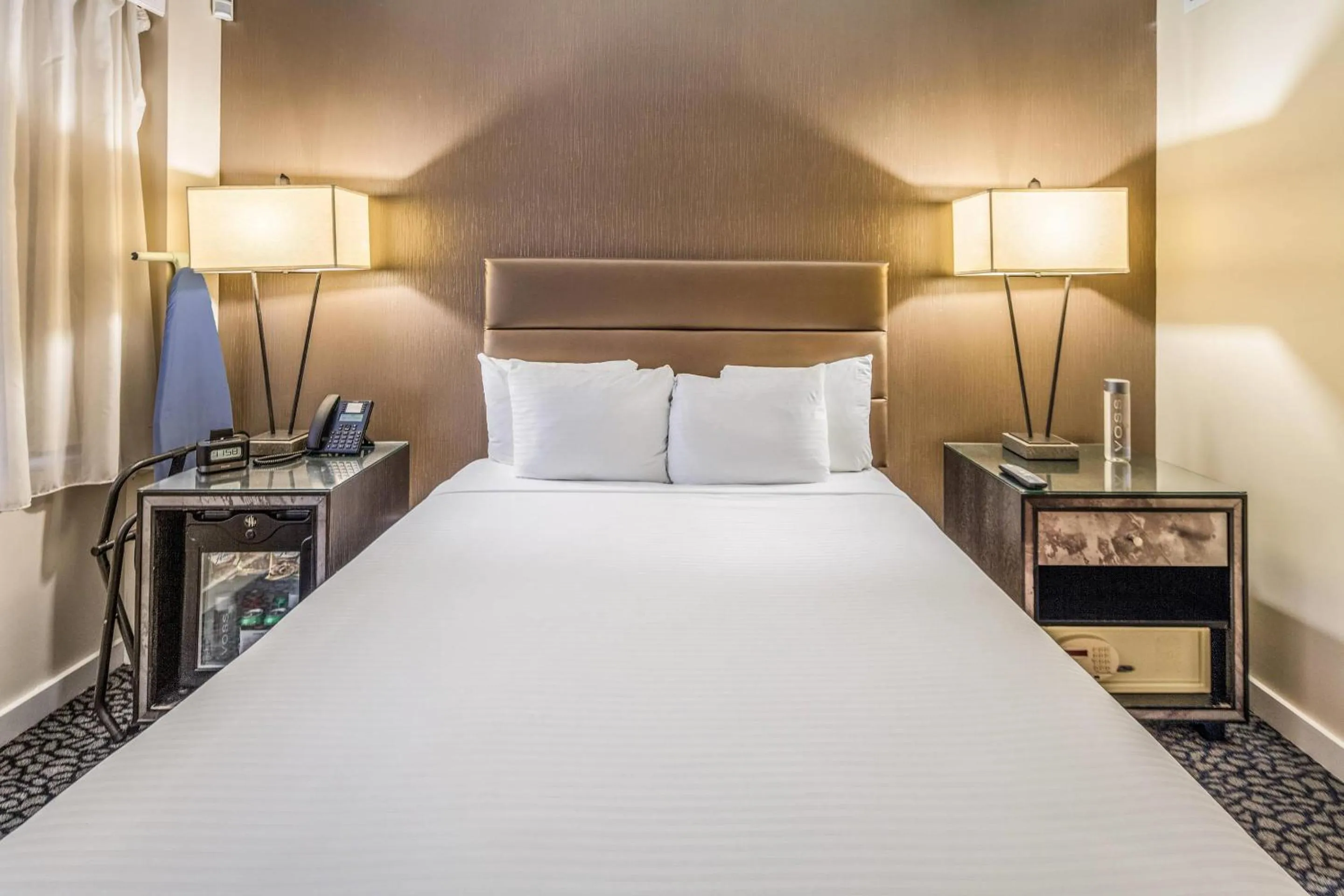 Bedroom, Bed in The Historic Blue Angel Hotel Lexington Ave, an Ascend Collection