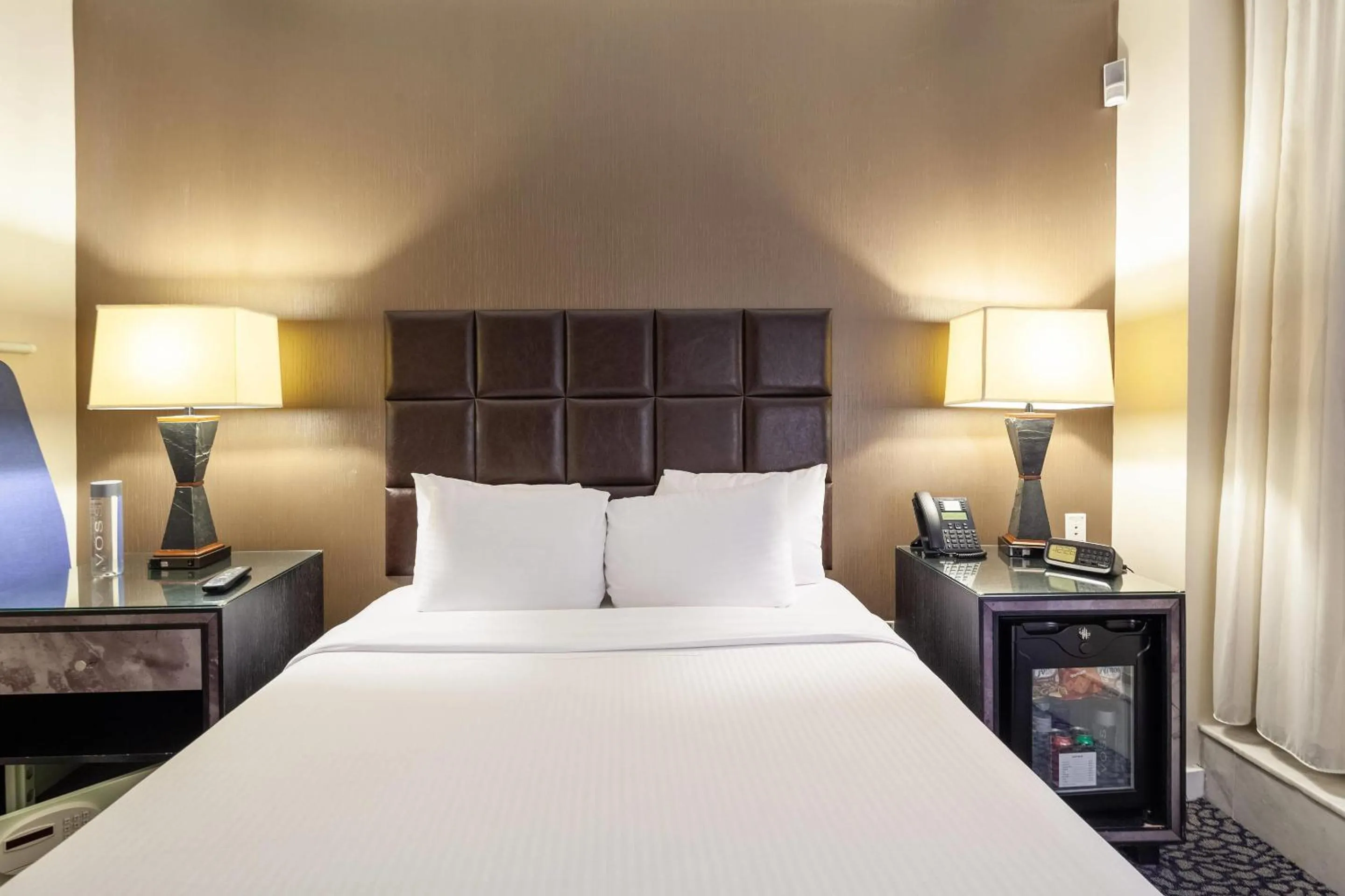 Bedroom, Bed in The Historic Blue Angel Hotel Lexington Ave, an Ascend Collection