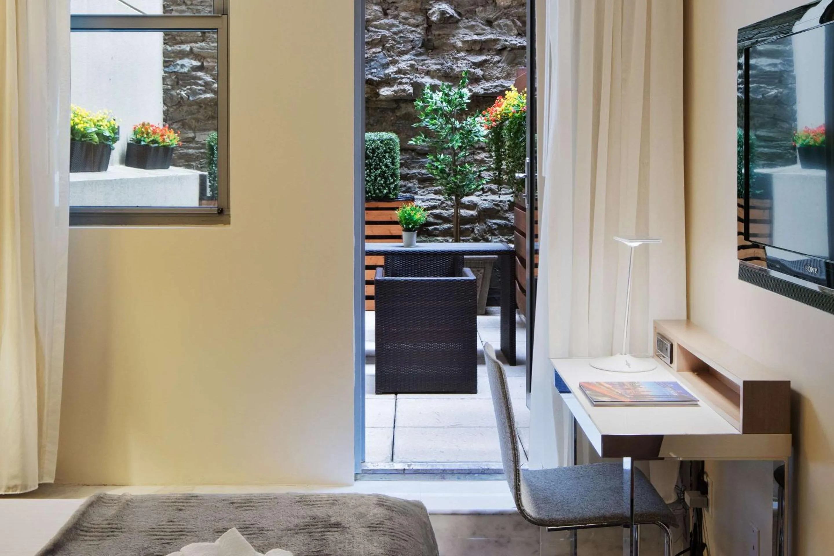 Patio in The Historic Blue Angel Hotel Lexington Ave, an Ascend Collection