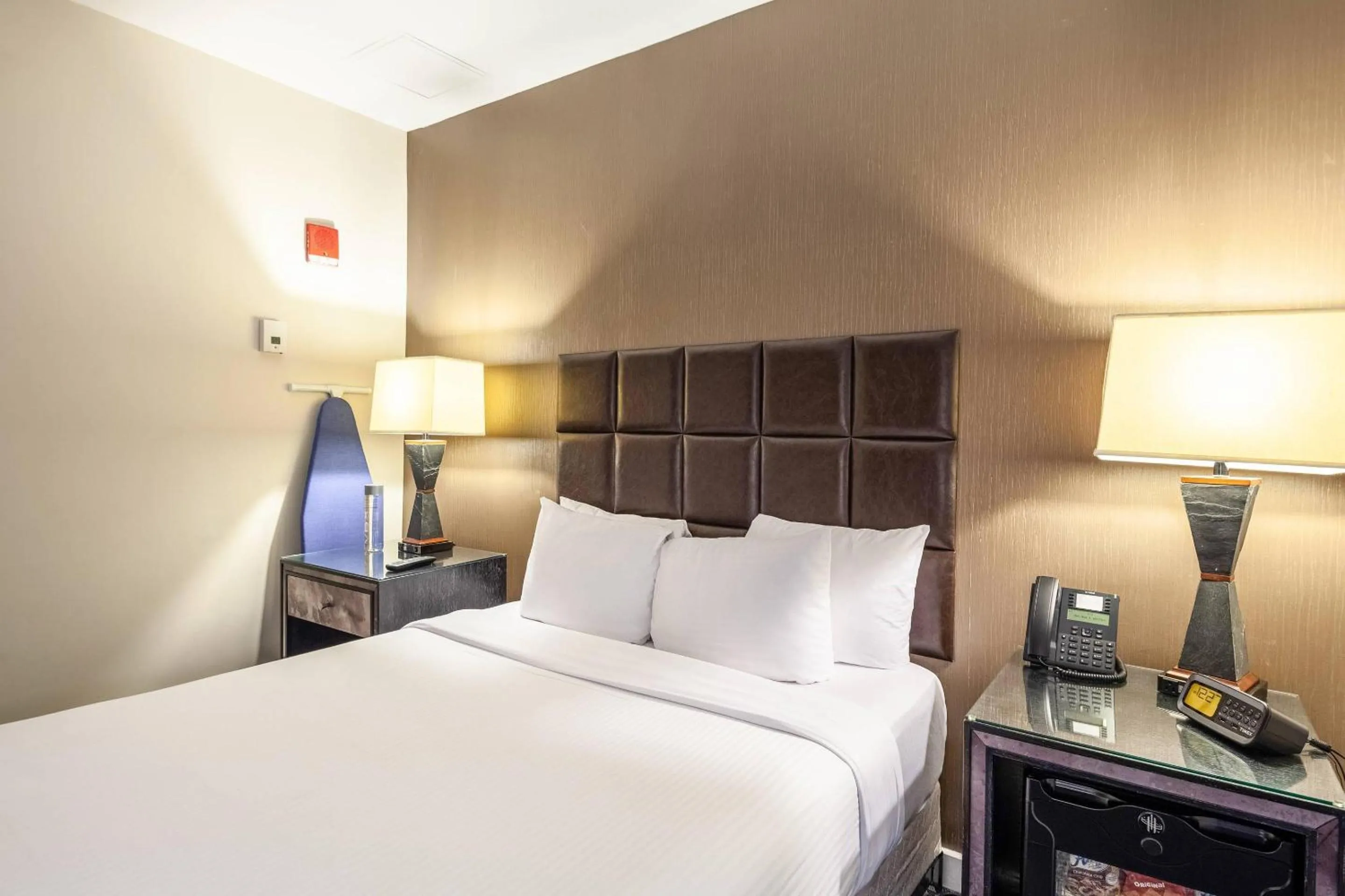 Bedroom, Bed in The Historic Blue Angel Hotel Lexington Ave, an Ascend Collection