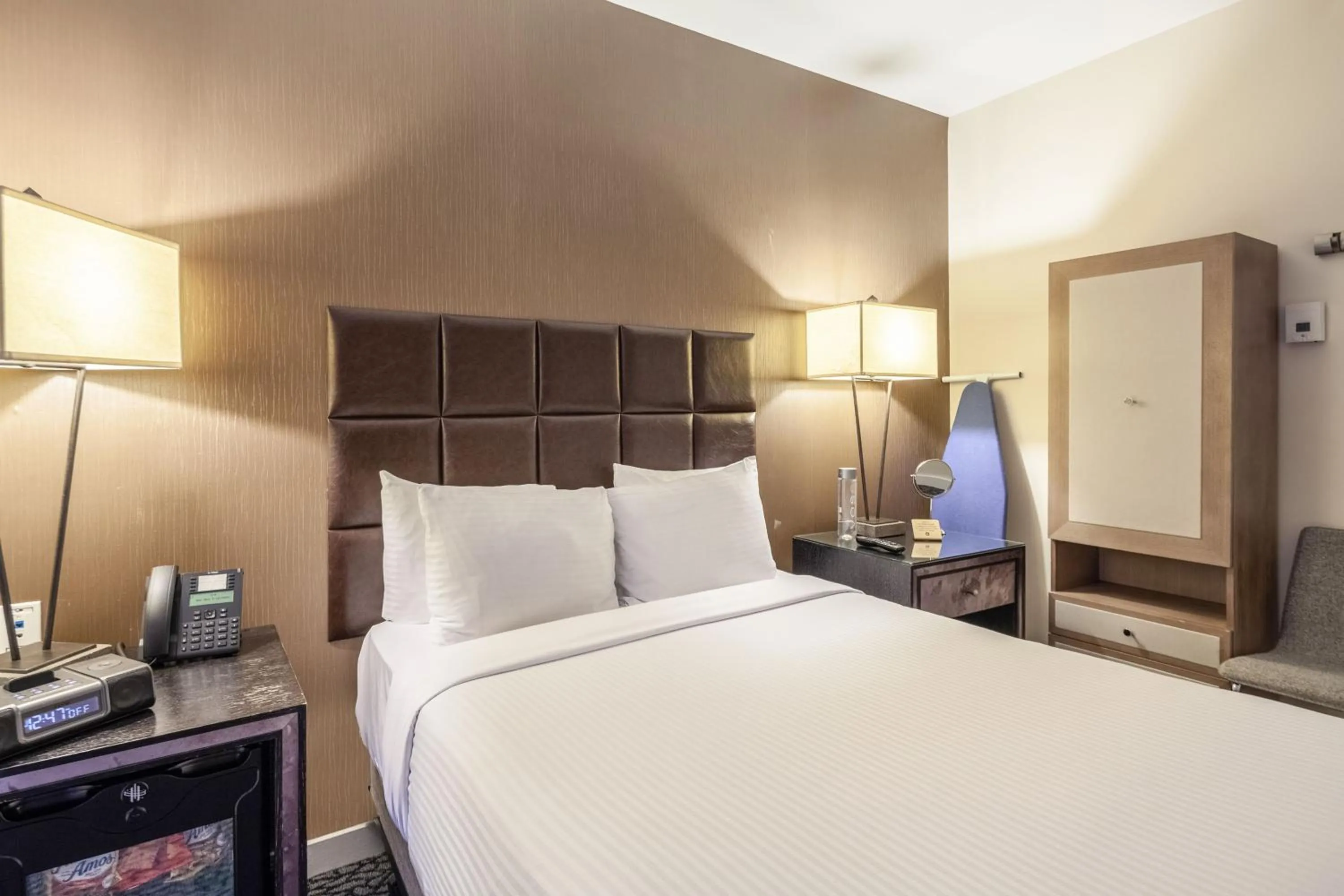 Bedroom, Bed in The Historic Blue Angel Hotel Lexington Ave, an Ascend Collection