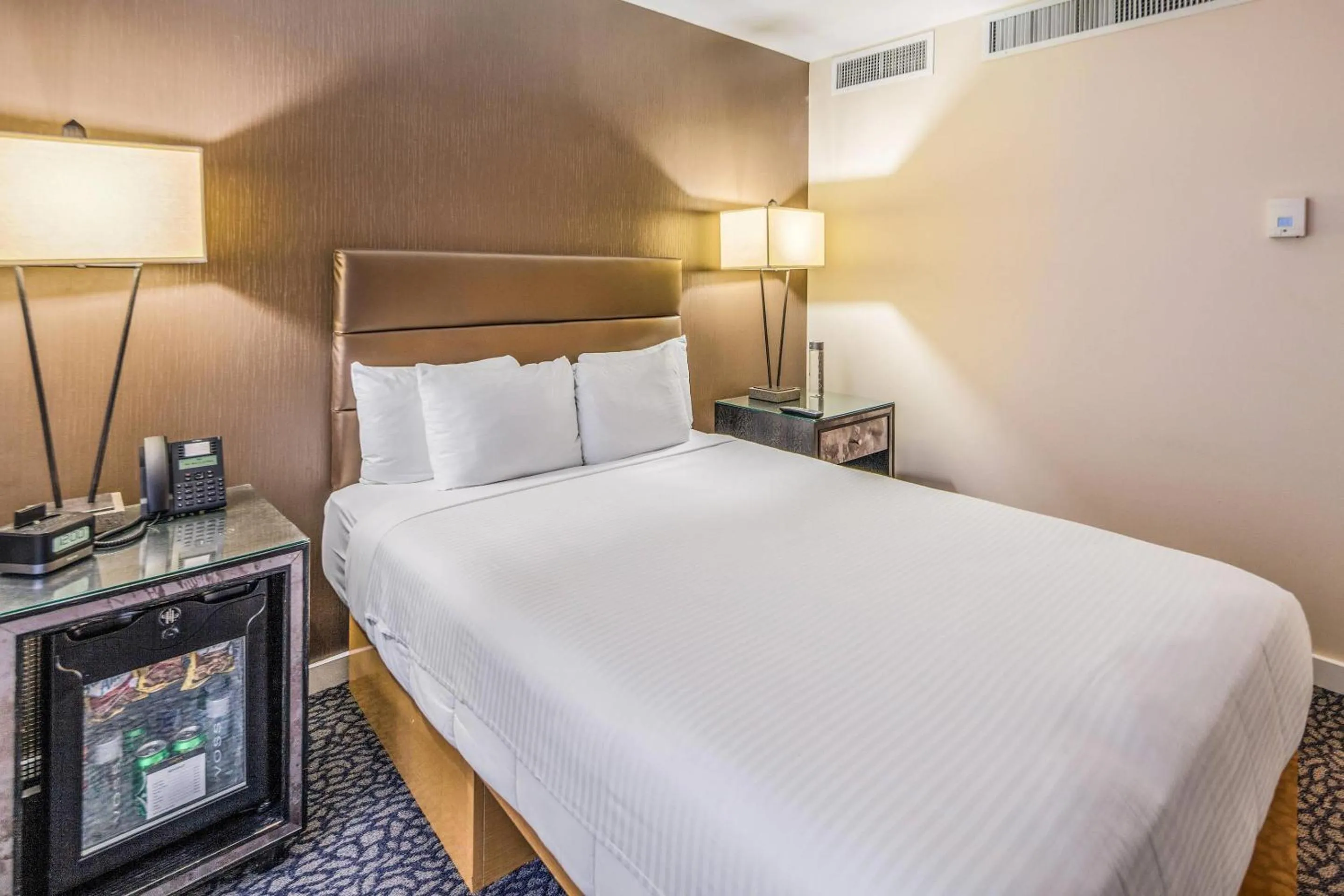 Bedroom, Bed in The Historic Blue Angel Hotel Lexington Ave, an Ascend Collection