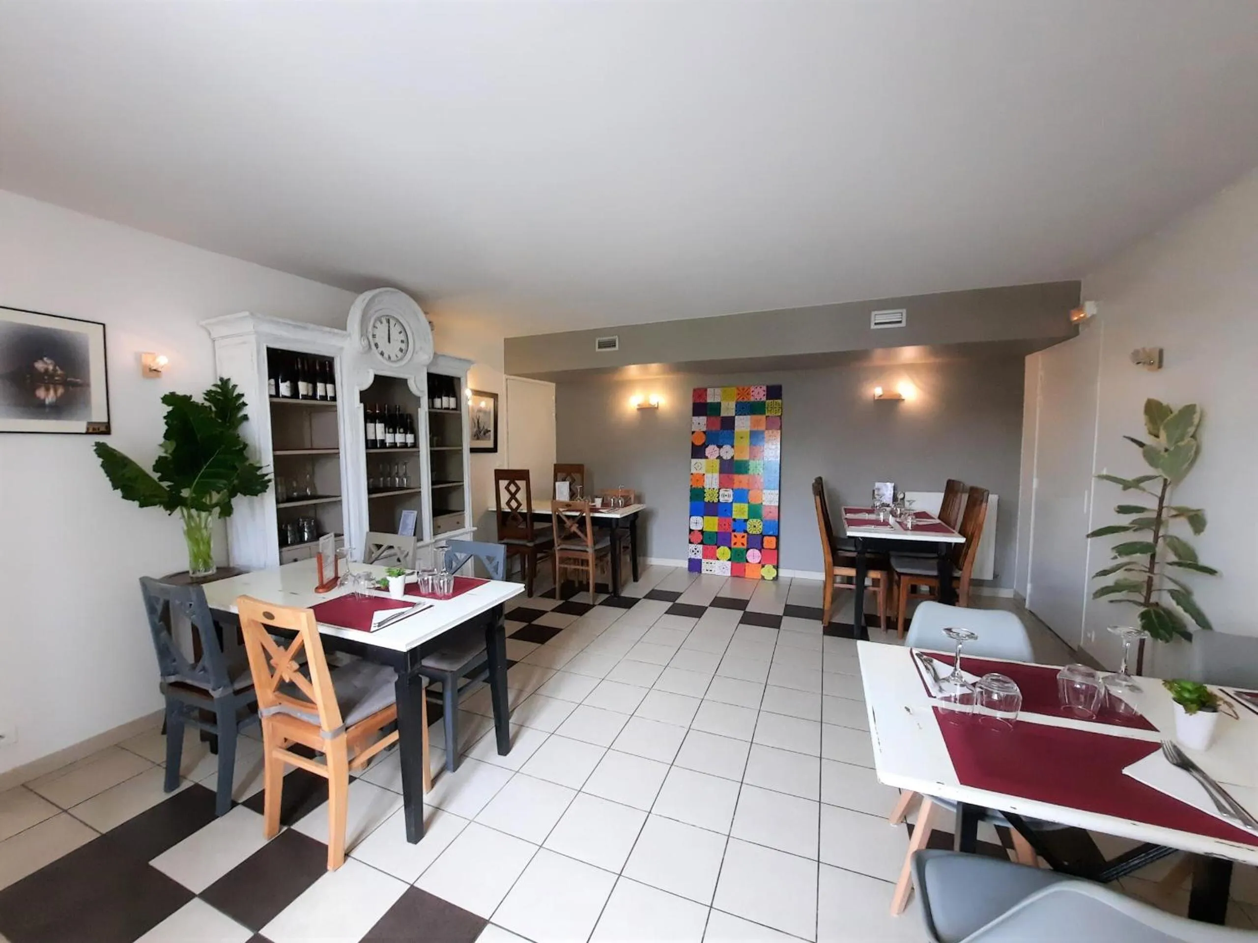 Dining area in Logis Auberge de Carolles