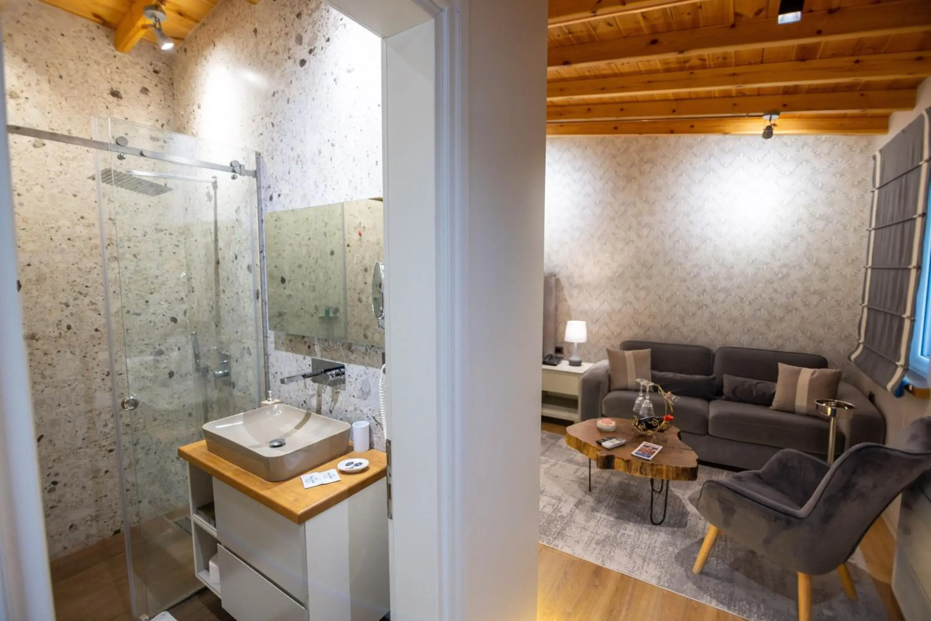 Superior King Suite - single occupancy in Villa Ester Superior King Suite - single occupancy in Villa Ester